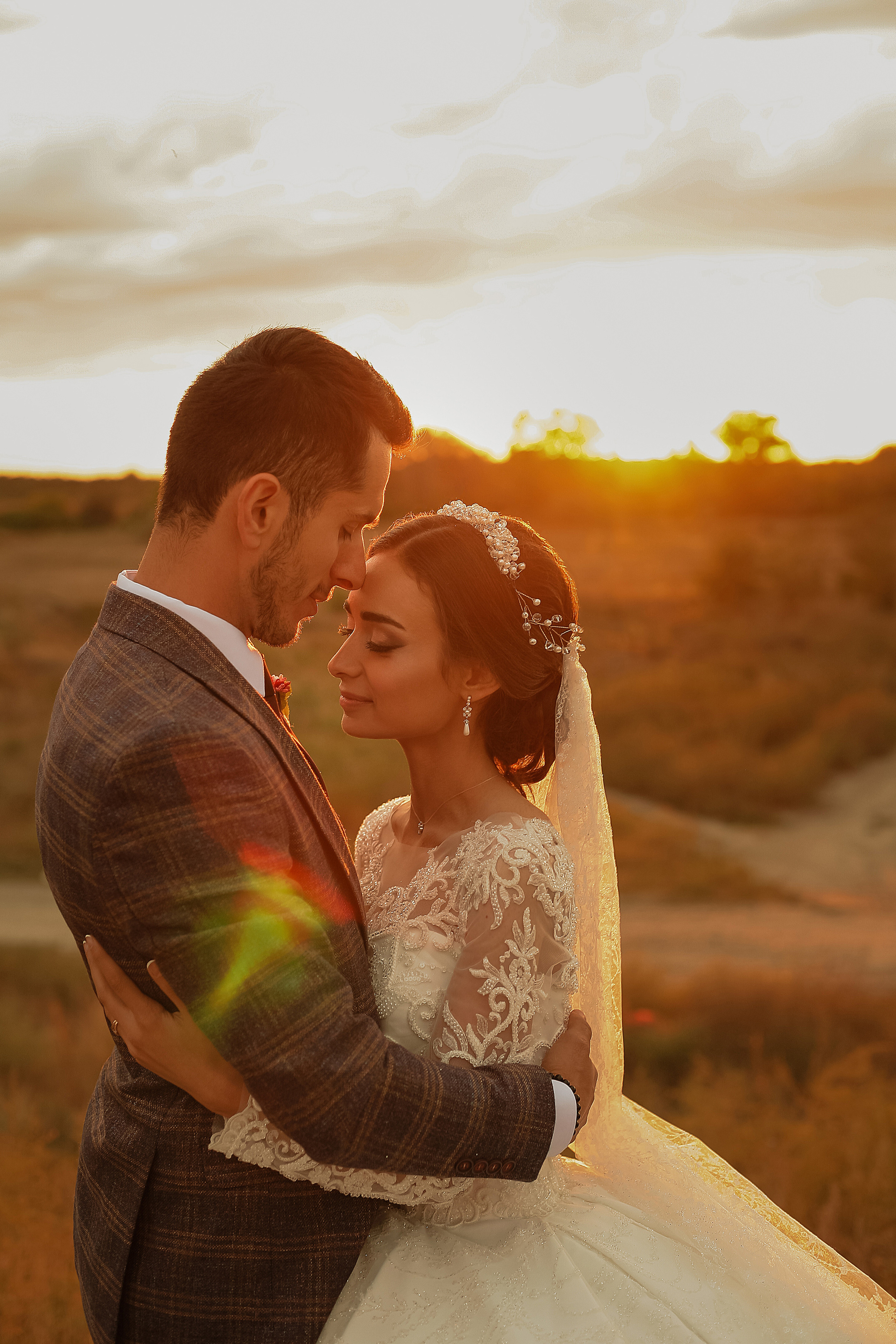 Свадебная прогулка на закате. Свадебный фотограф Евгения Фролова г. Каменск-Шахтинский, Донецк, Ростов