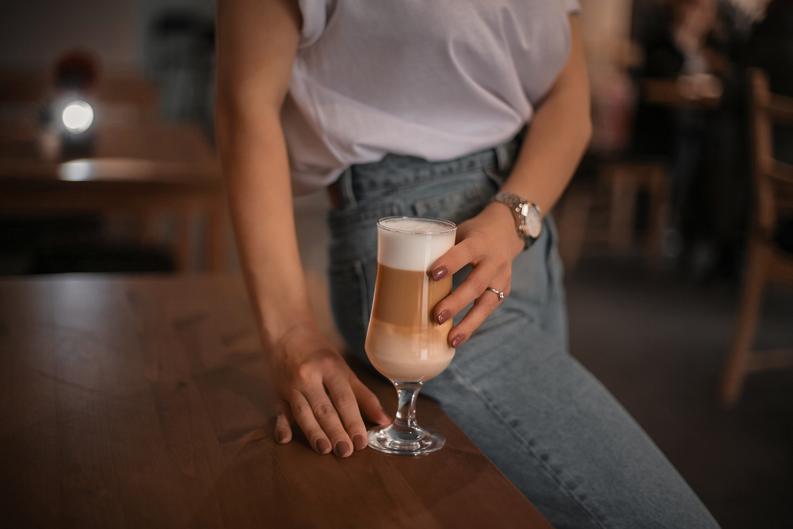 Людмила в кафе. Свадебный фотограф Евгения Фролова г. Каменск-Шахтинский, Донецк, Ростов