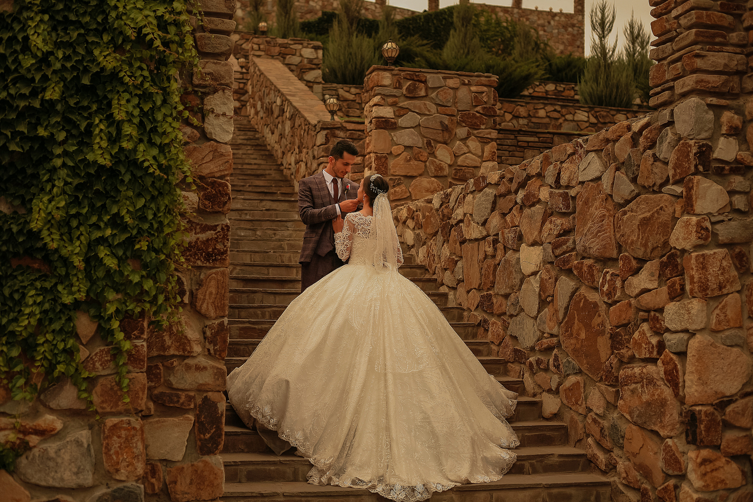 Свадебная прогулка на закате. Свадебный фотограф Евгения Фролова г. Каменск-Шахтинский, Донецк, Ростов