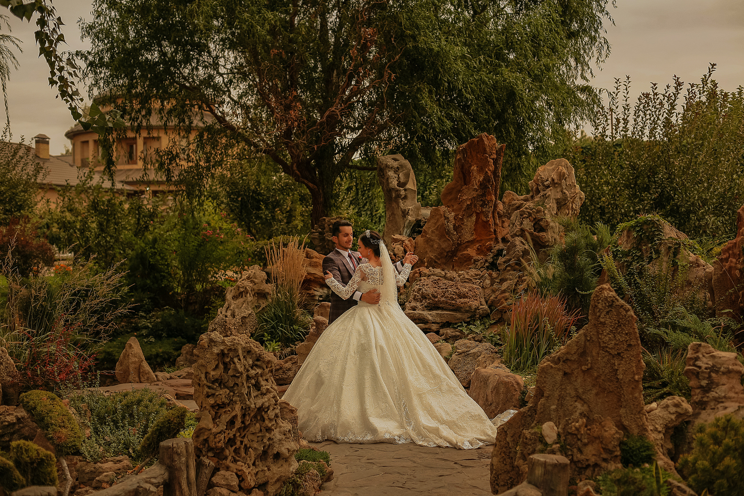 Свадебная прогулка на закате. Свадебный фотограф Евгения Фролова г. Каменск-Шахтинский, Донецк, Ростов