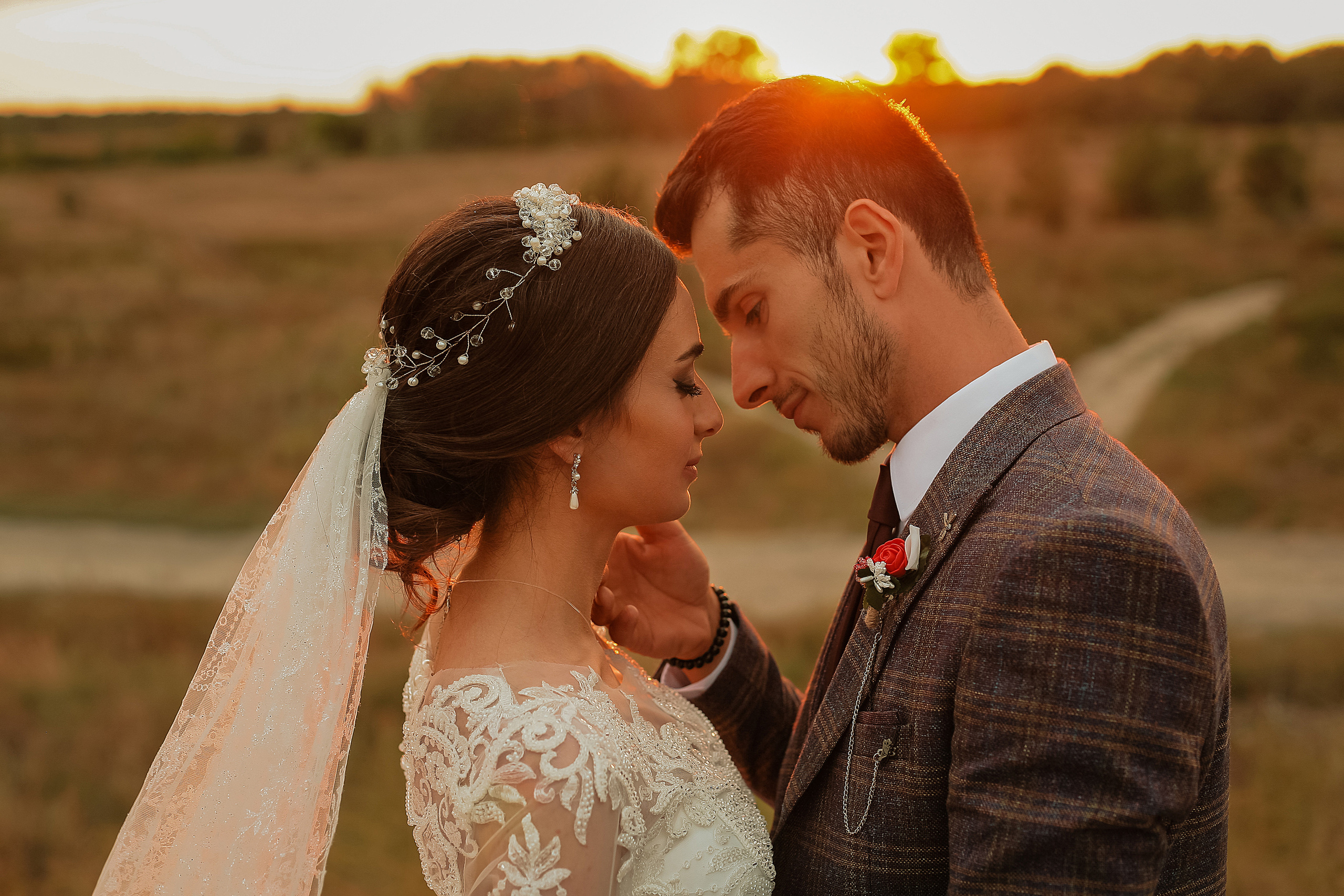 Свадебная прогулка на закате. Свадебный фотограф Евгения Фролова г. Каменск-Шахтинский, Донецк, Ростов