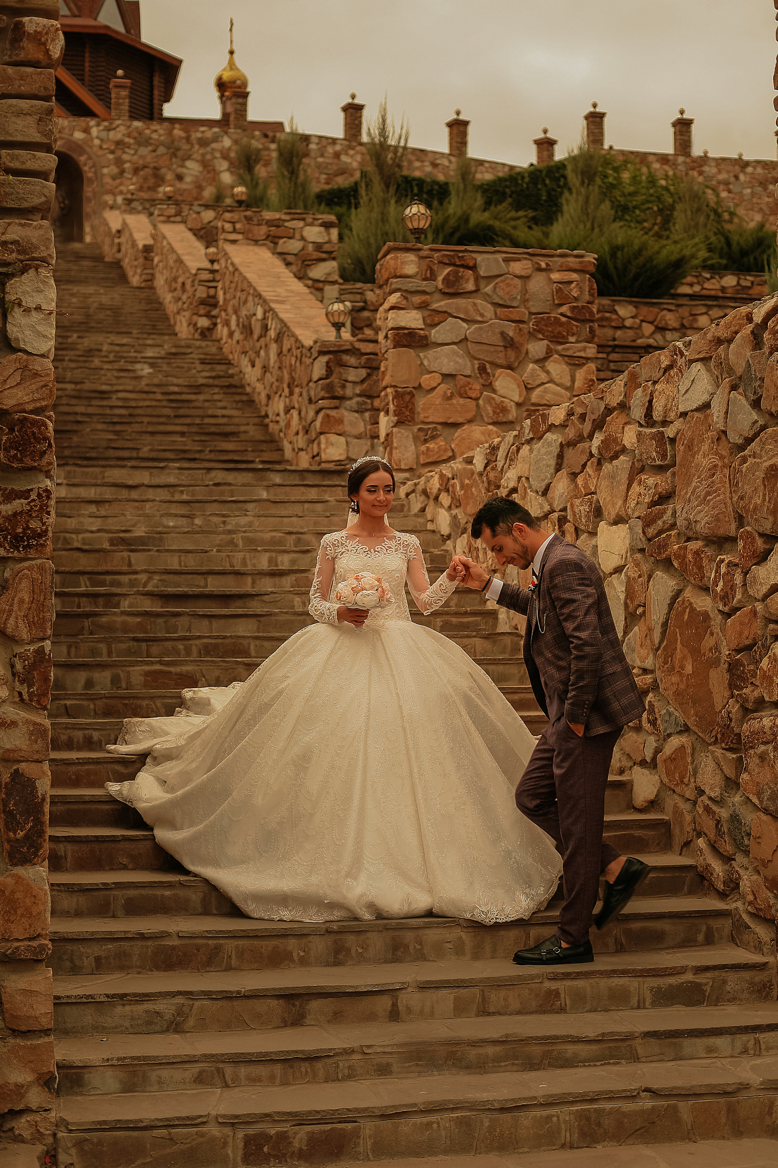 Свадебная прогулка на закате. Свадебный фотограф Евгения Фролова г. Каменск-Шахтинский, Донецк, Ростов