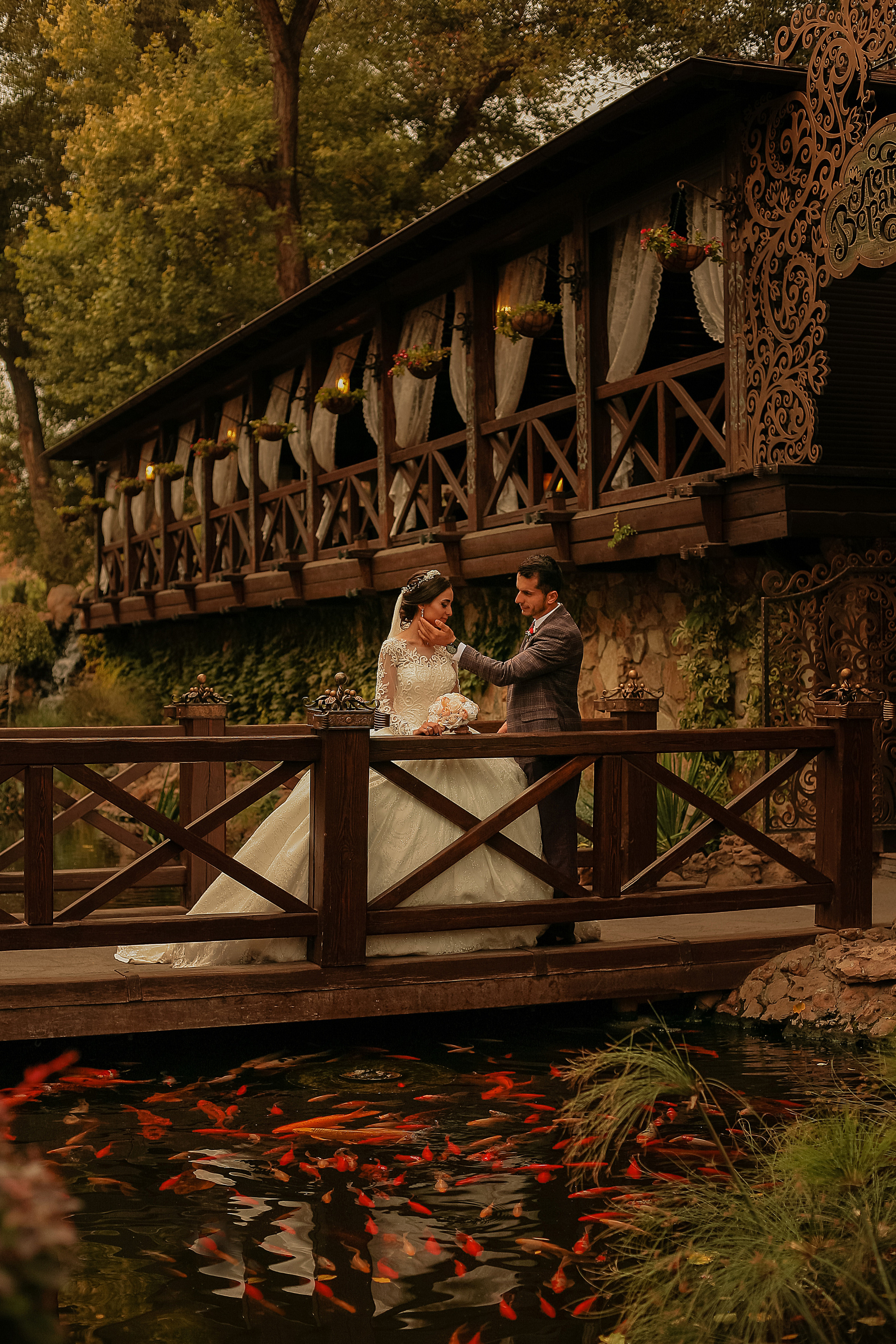 Свадебная прогулка на закате. Свадебный фотограф Евгения Фролова г. Каменск-Шахтинский, Донецк, Ростов