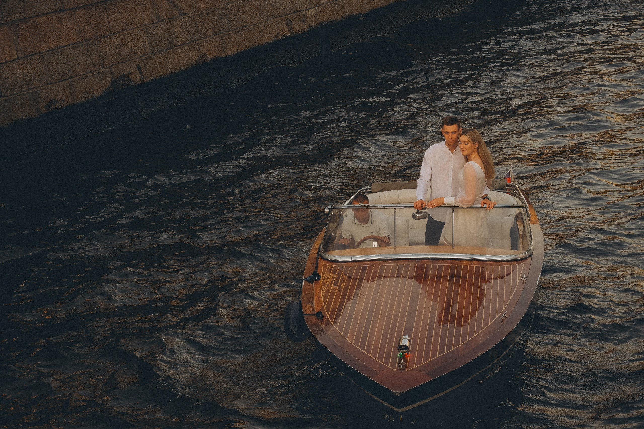 СВАДЕНБНАЯ СЬЕМКА НА КАТЕРЕ ПО КАНАЛАМ САНКТ-ПЕТЕРБУРГА И В АКВАТОРИИ НЕВЫ. Профессиональный фотограф, Санкт-Петербург — Виктория Богомолова