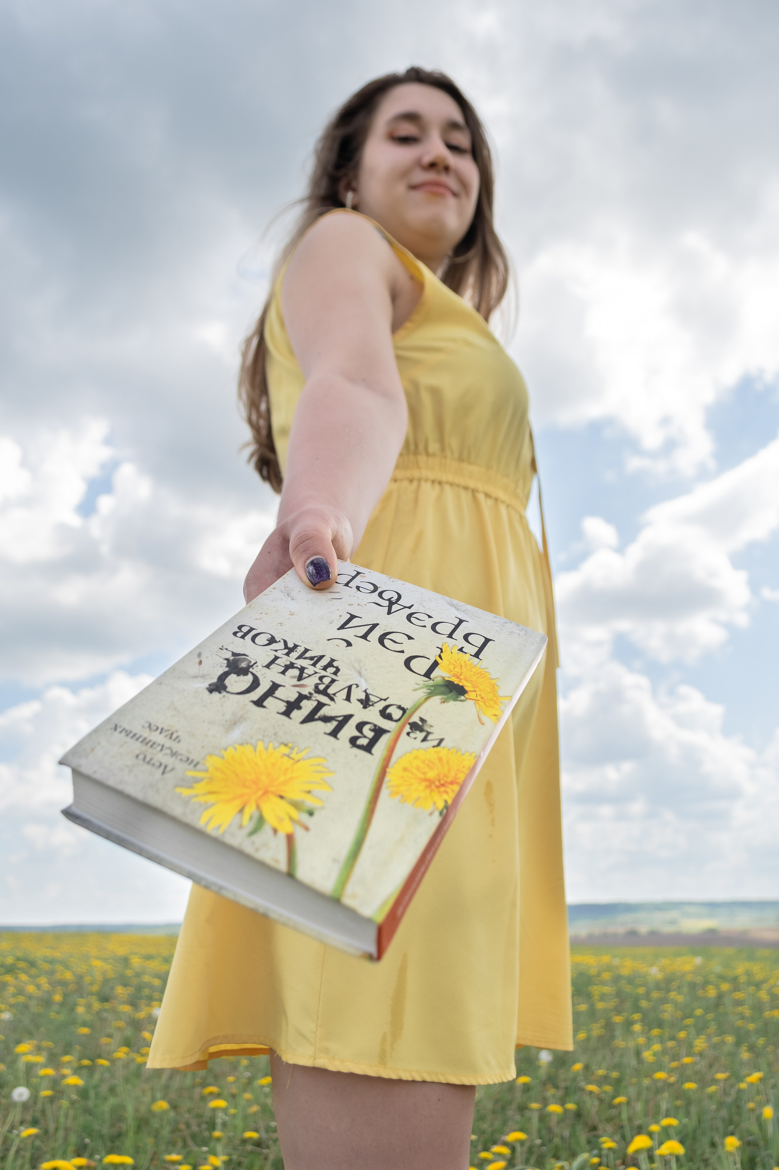 Девушка в одуванчиках. Григорий Карпов, портретный фотограф в городе Перми