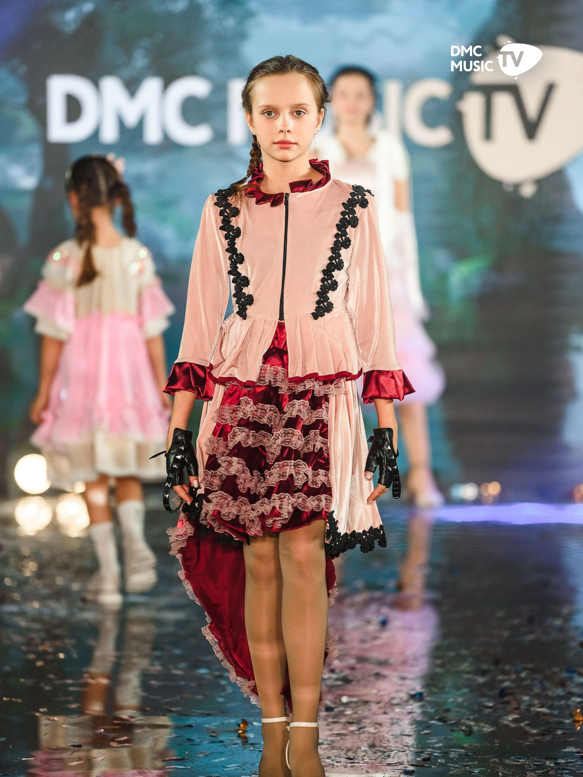 Новогодняя ночь 2025 на DMC MUSIC TV. Студия видео производства DMC MEDIA