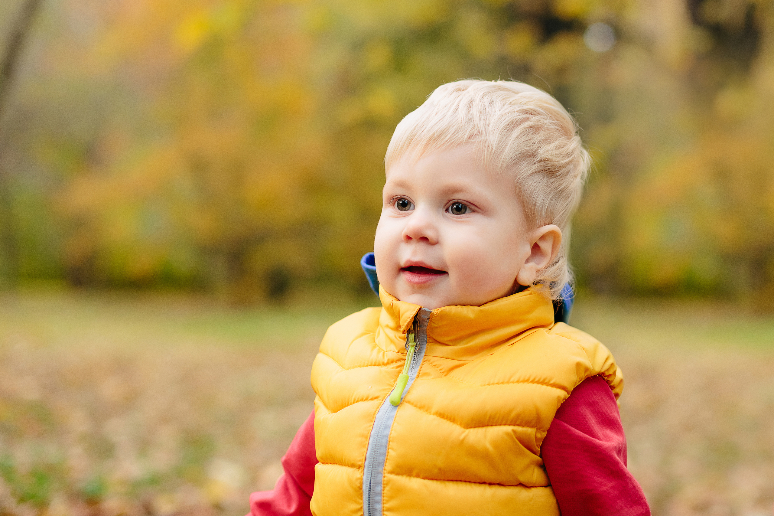 Яркая осенняя фотосессия Лены и Матвея на улице. Свадебный и семейный фотограф Ксения Шекк Екатеринбург