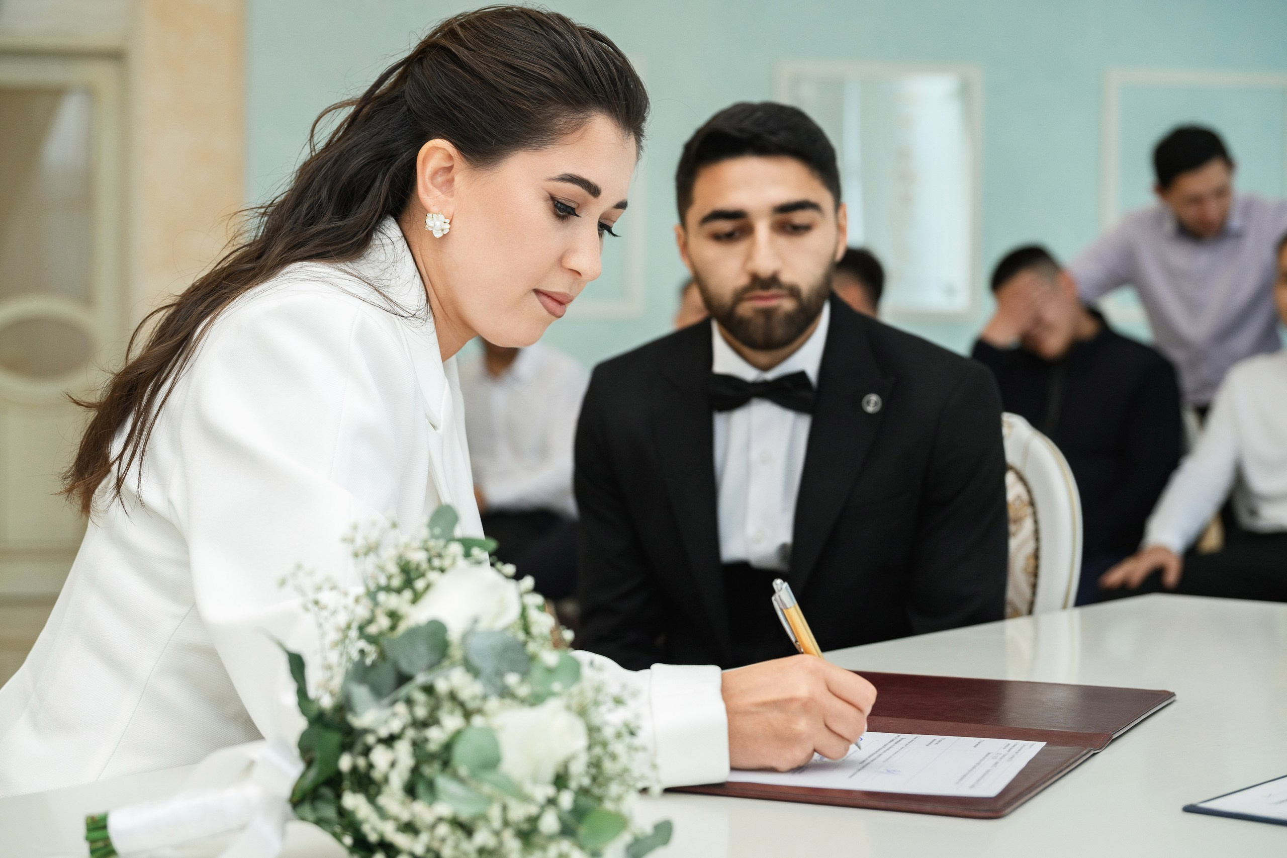 Фотосъемка свадьбы в Петропавловске-Камчатском. Свадебная фотосъемка на фоне вулканов в Петропавловске-Камчатском. Свадебная фотосъемка в студии в Петропавловске-Камчатском. Профессиональная фотосъемка свадьбы в Петропавловске-Камчатском. Свадебная фотосъемка стоимость в Петропавловске-Камчатском.