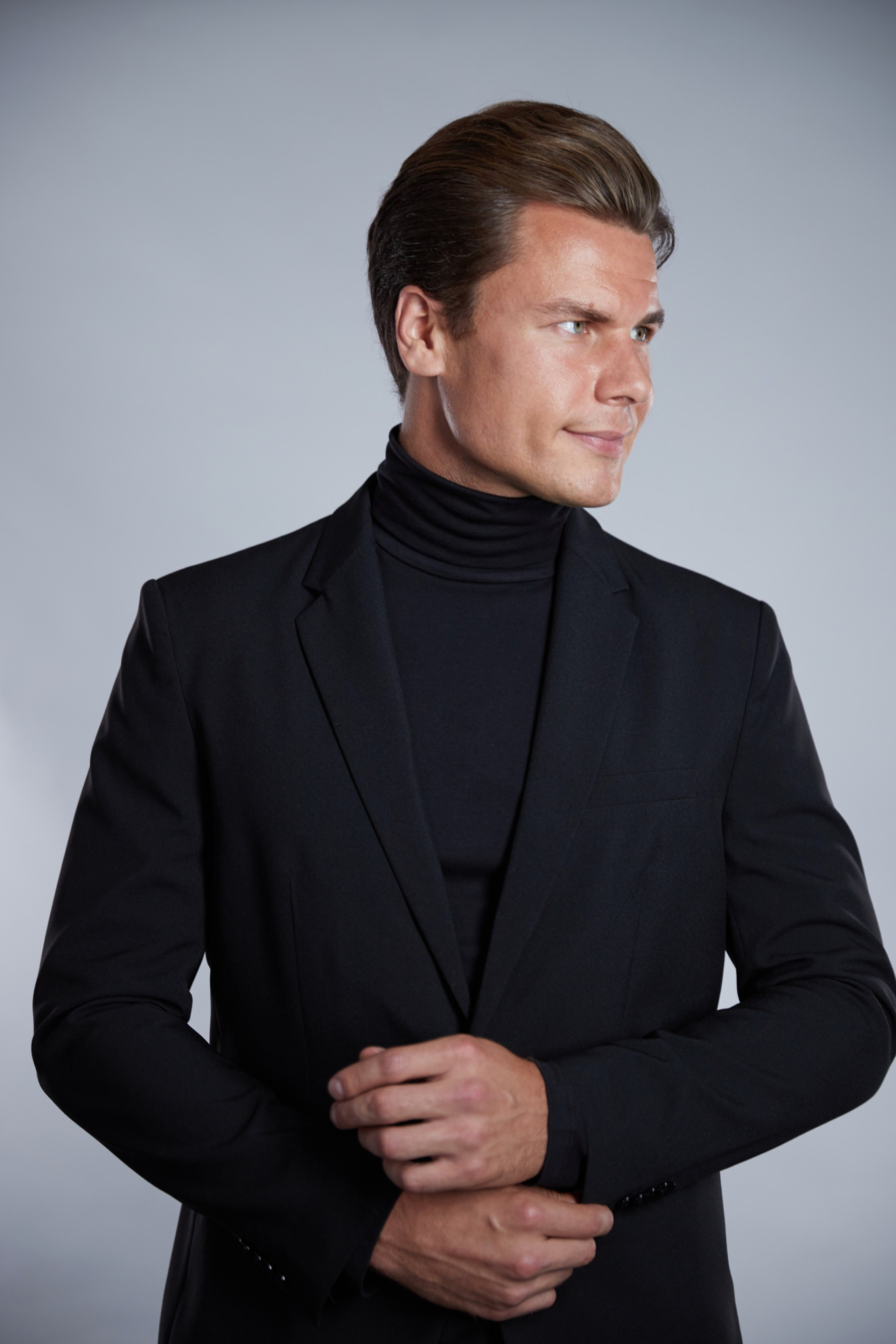 Михаил, 189 см, 50-52 р-р. KED Production — продакшн из СПб. Создаём фото, видео и контент, который помогает брендам и селлерам продавать больше