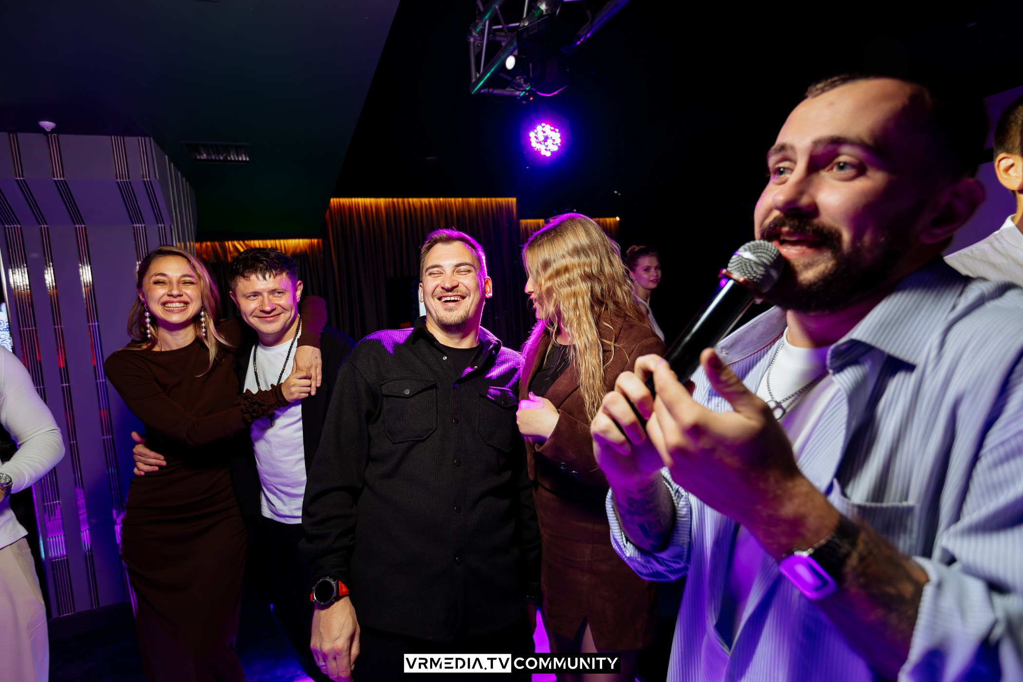 Караоке-бар «Volna»: Friends day или день дружбана