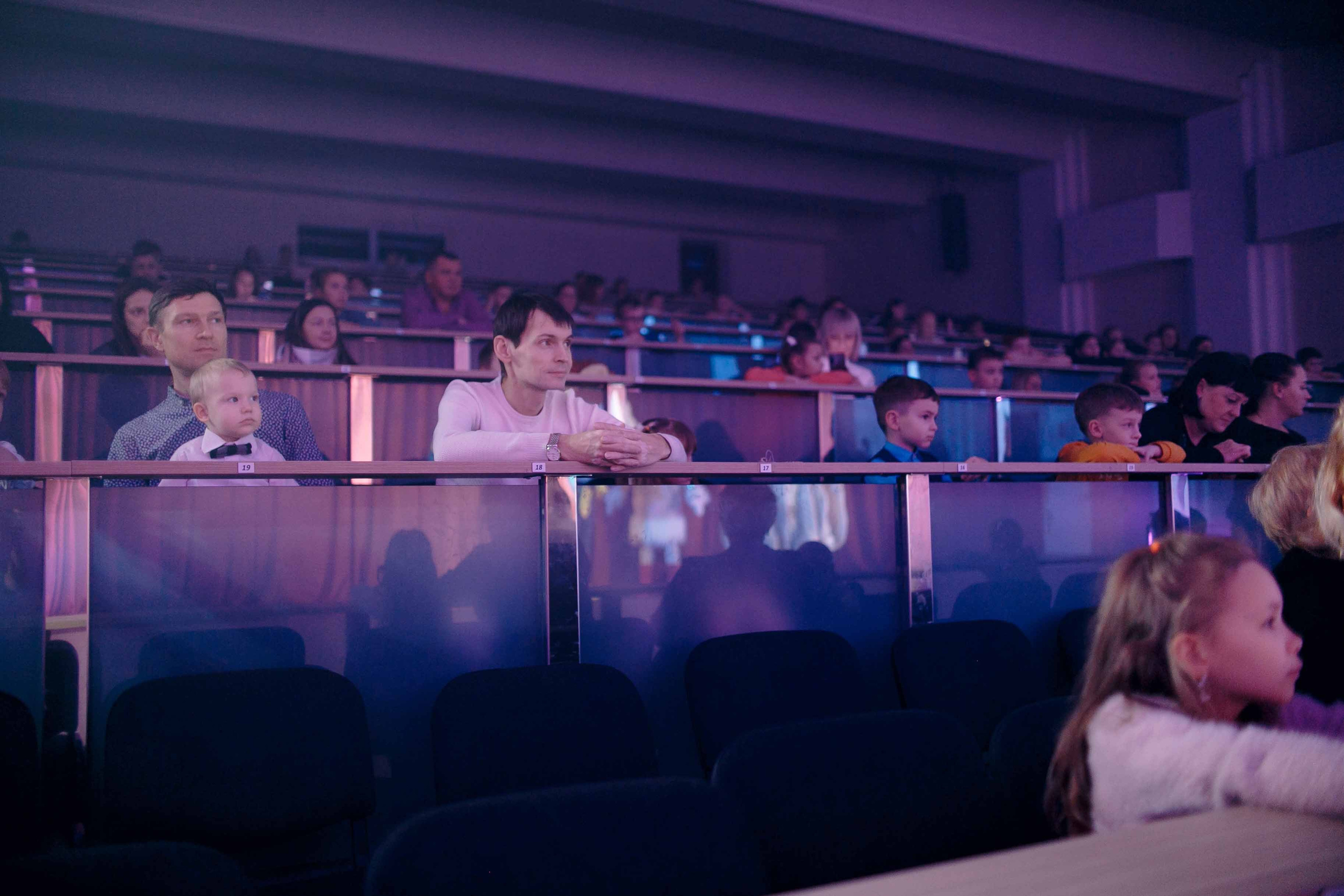 Елка в «Казармах» ТЮЗ. Ваш репортажный фотограф Артемий Антонов