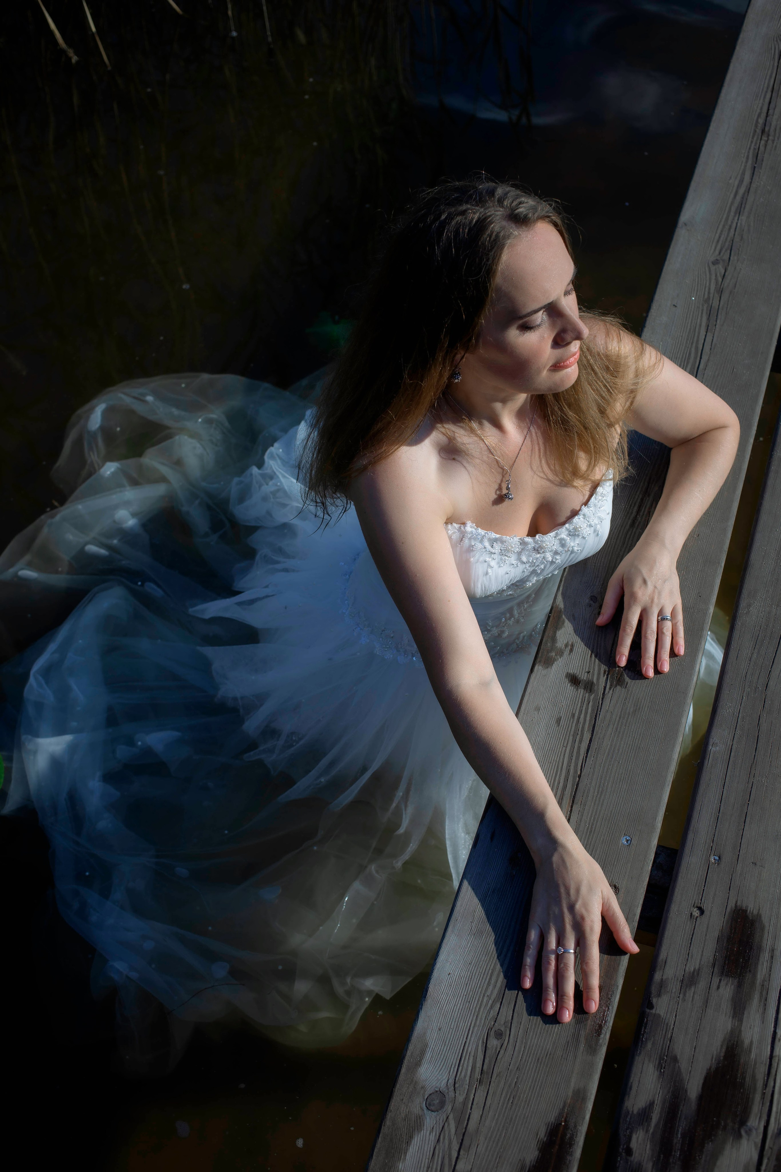 Вторая жизнь свадебного платья: фотосессия на озере под Санкт-Петербургом. Портретные фотосессии, контент-съемки, репортаж