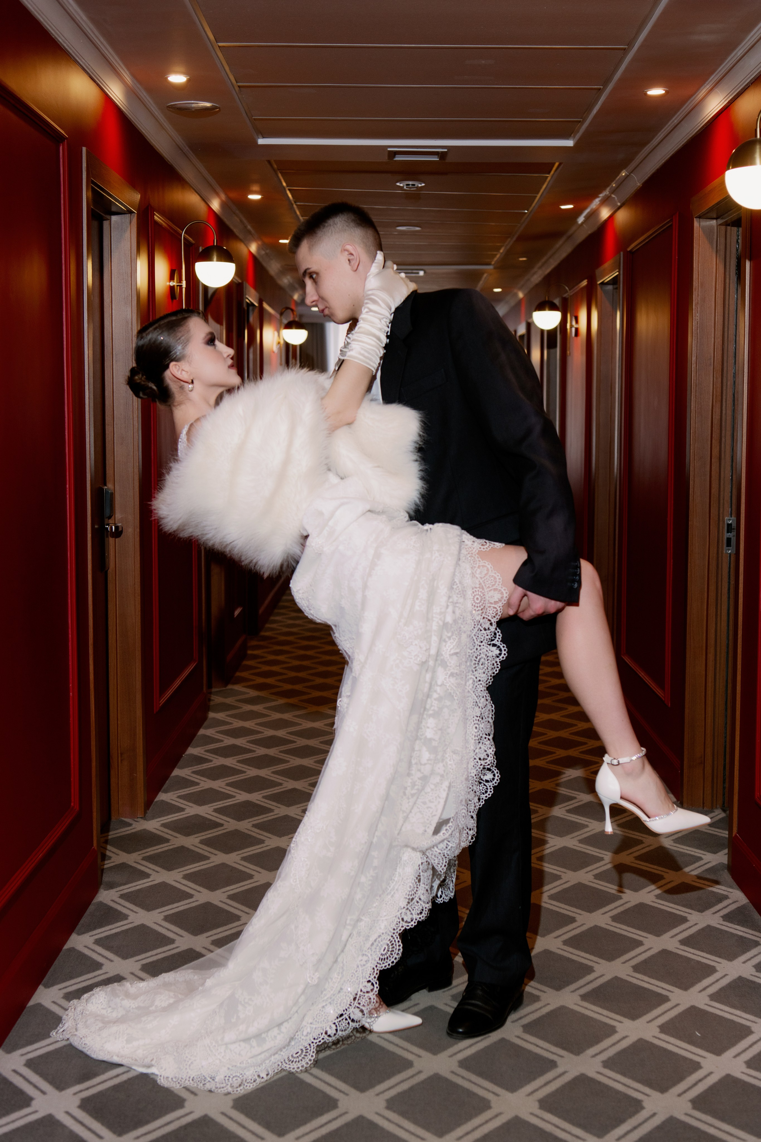 alt="Свадебная фотосессия в Барнауле. Свадебный фотограф Анна Глухова"