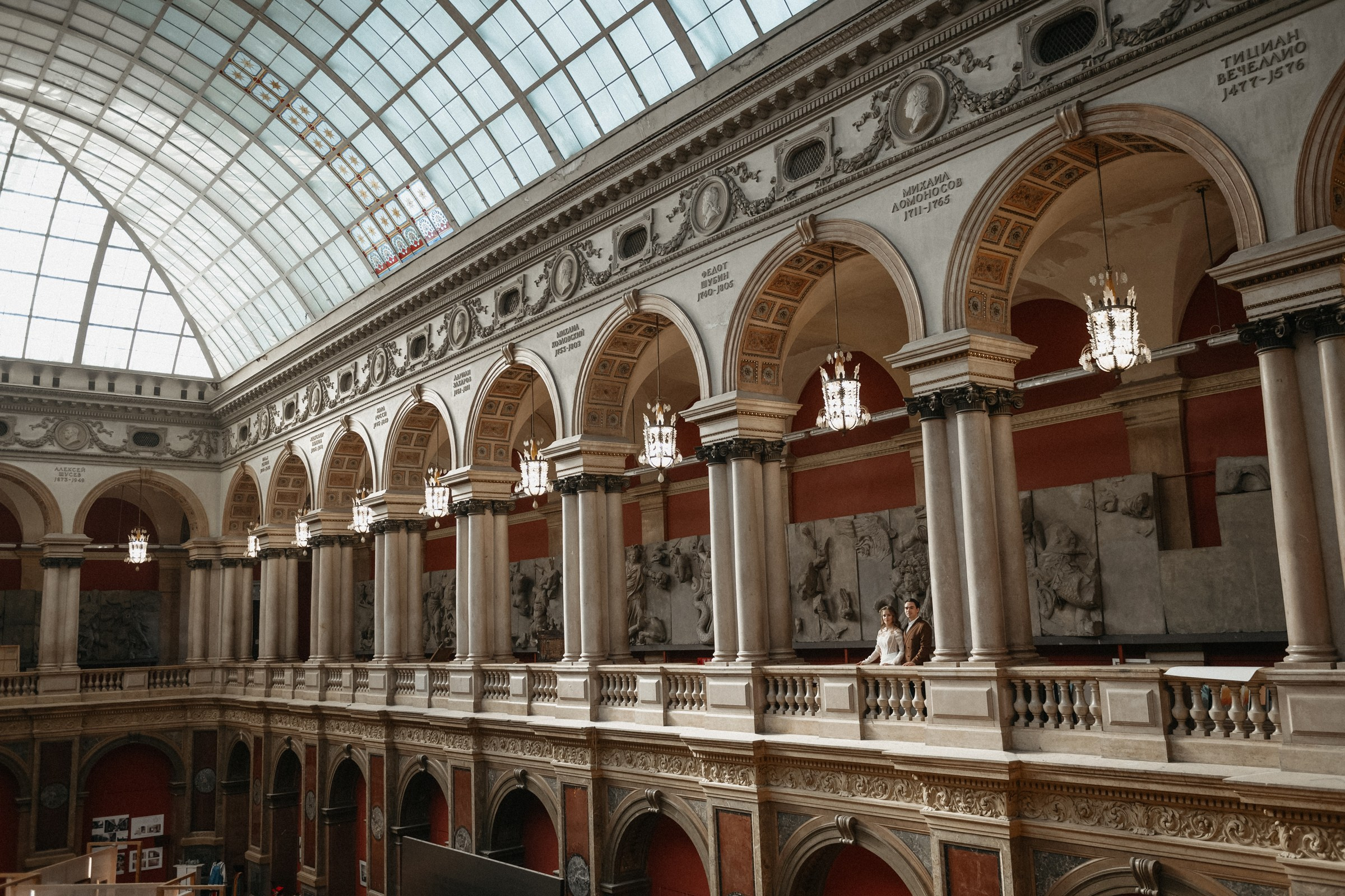 Закрытые места для свадебной фотосессии в дождь, осенью или зимой. Свадебный фотограф в Санкт-Петербурге Венера Ахметова