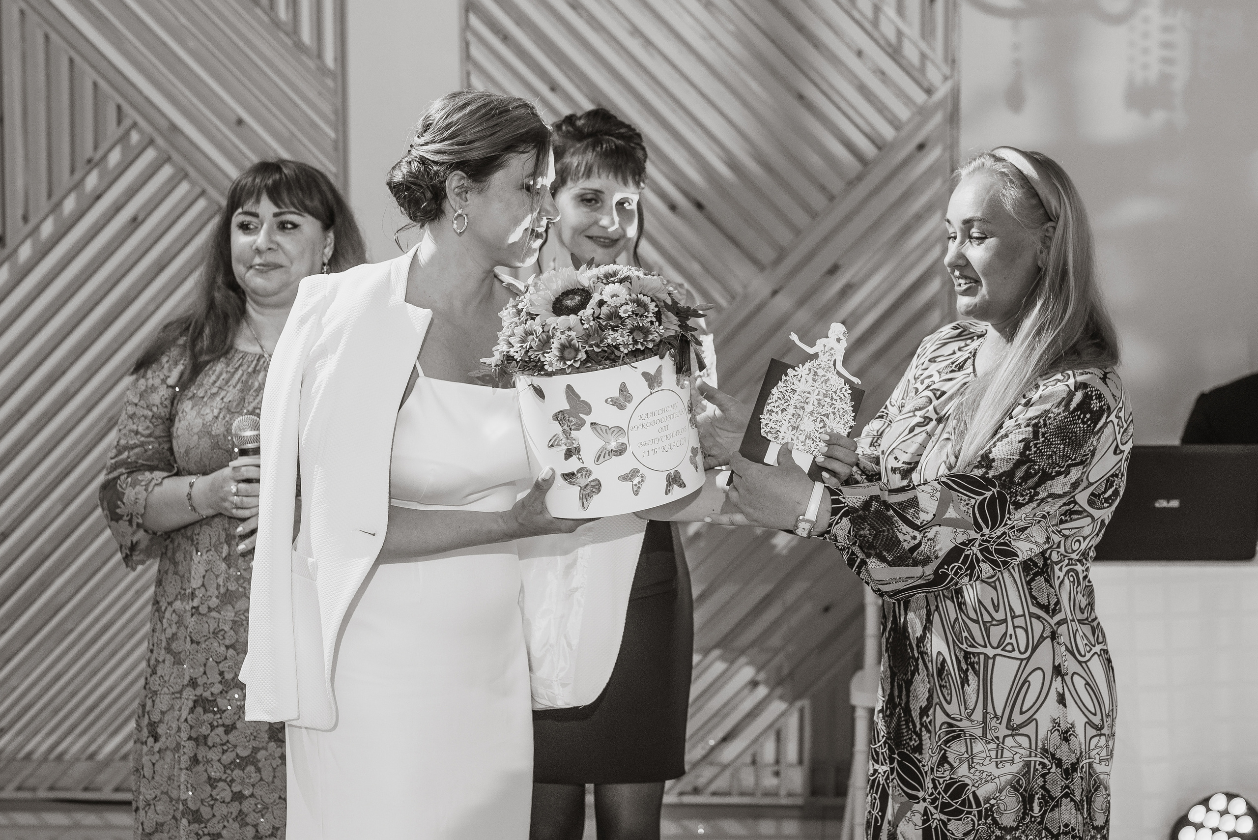 Выпускной Школа 82. Свадебный фотограф Елена Рякина