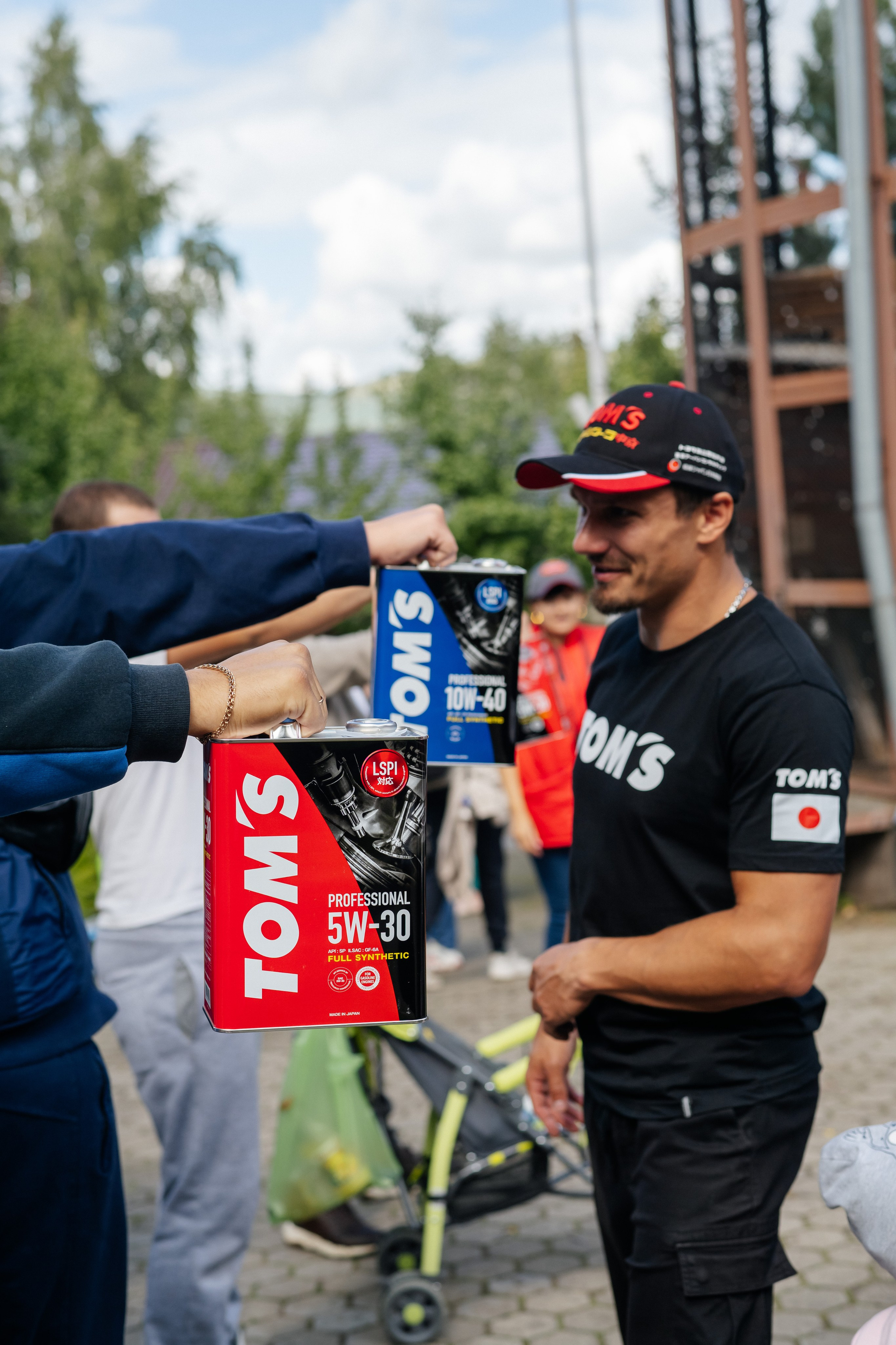 Моторное масло Tom's. Фотограф в Красноярске