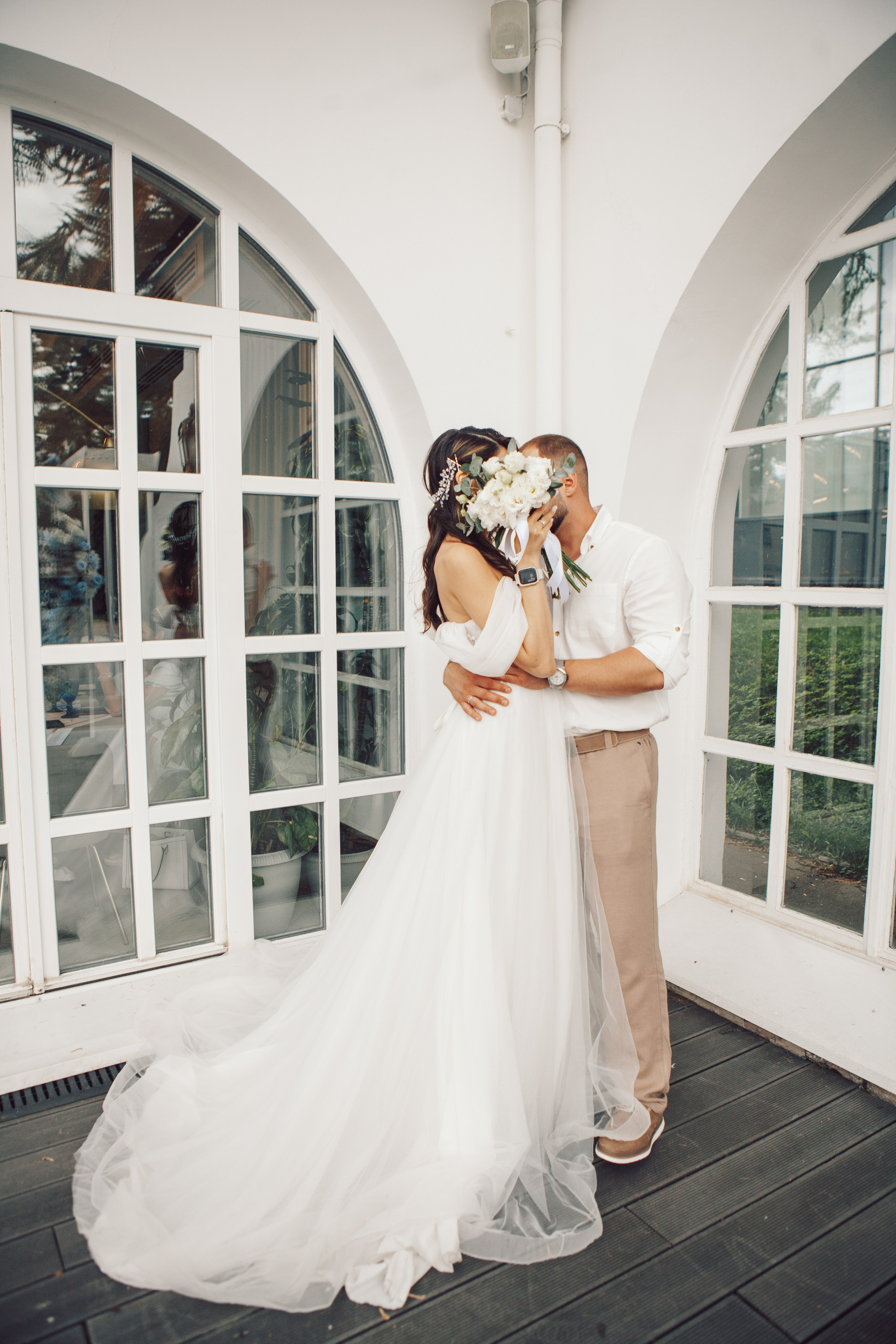 Молодожены в павильоне космонавтики и авиации №34 на вднх и в ресторане московское небо. Фотограф Ольга Ефремова