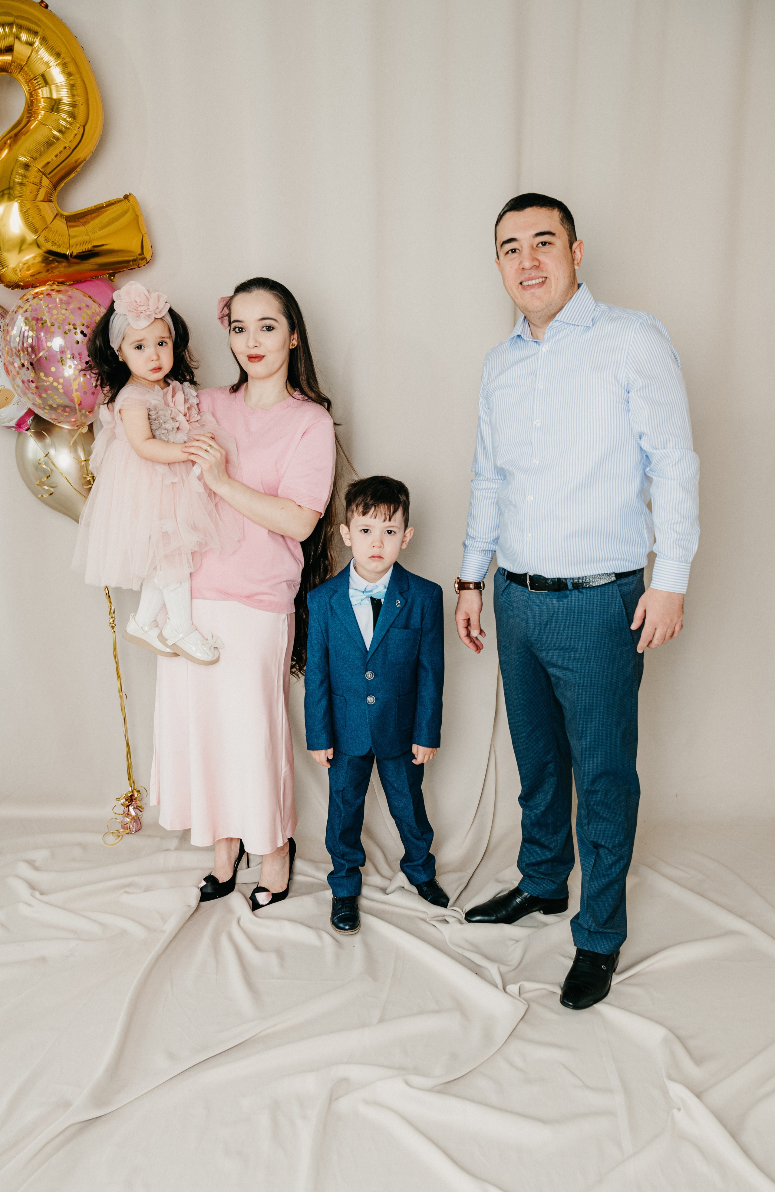 Майя с семьей. Фотограф на выписку из роддома в Москве и МО