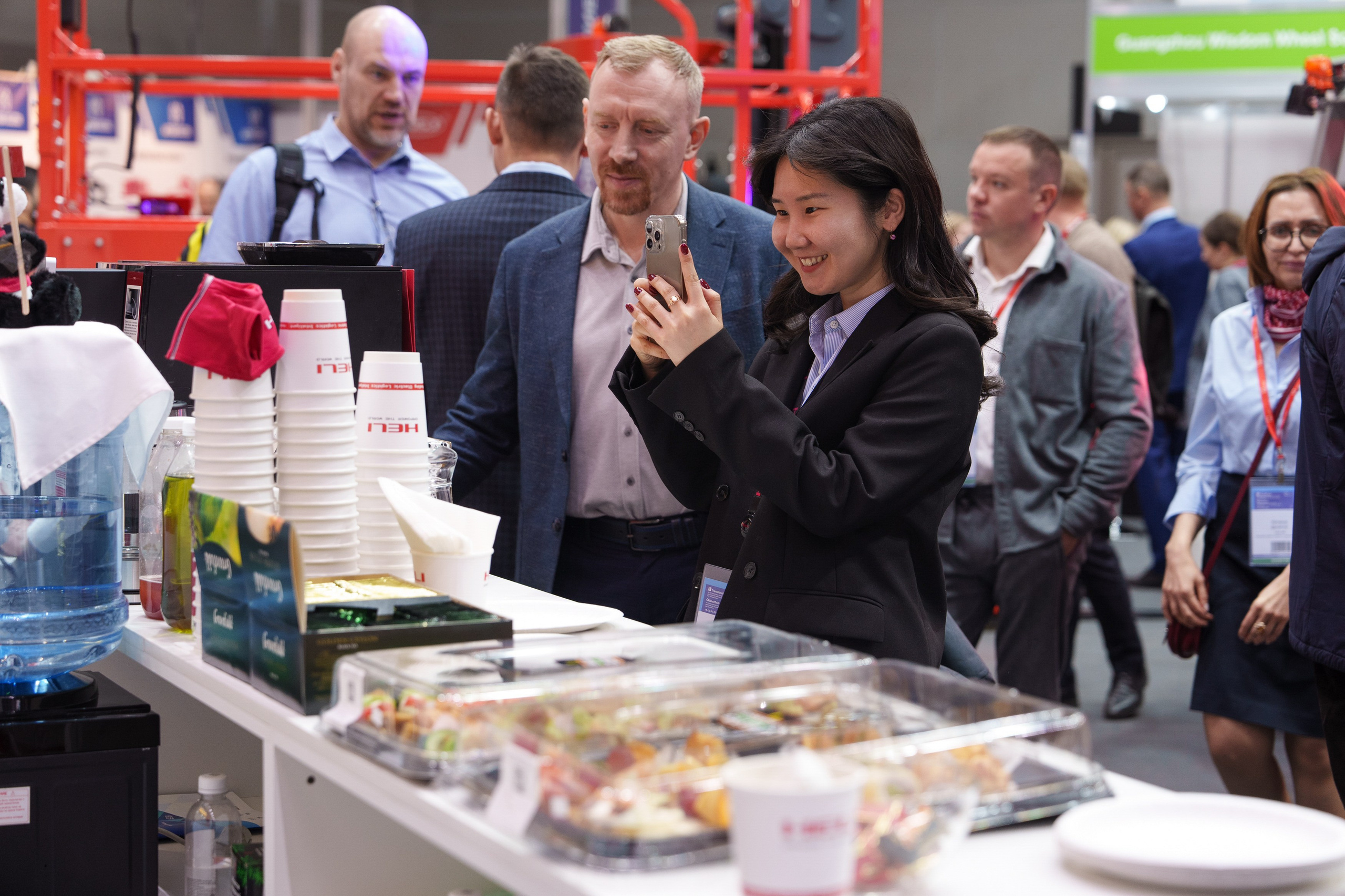 HELI. Стенд в Крокус Экспо. Фотограф Саша Блюз