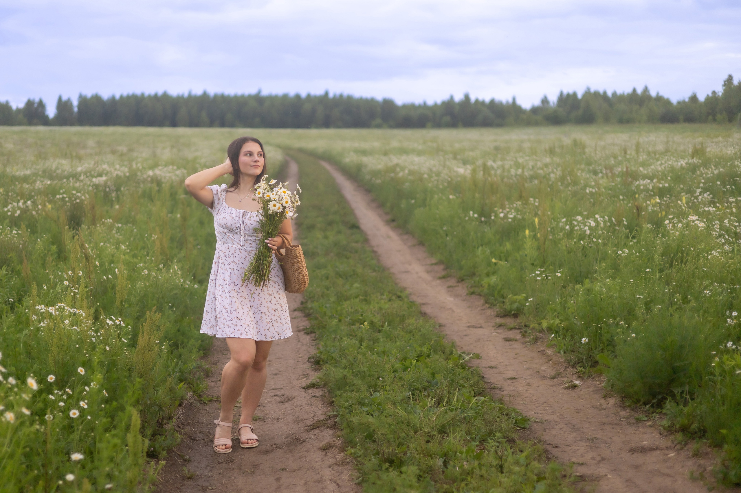 Вероника в поле ромашек. Фотограф в Серпухове Наталья Руденко