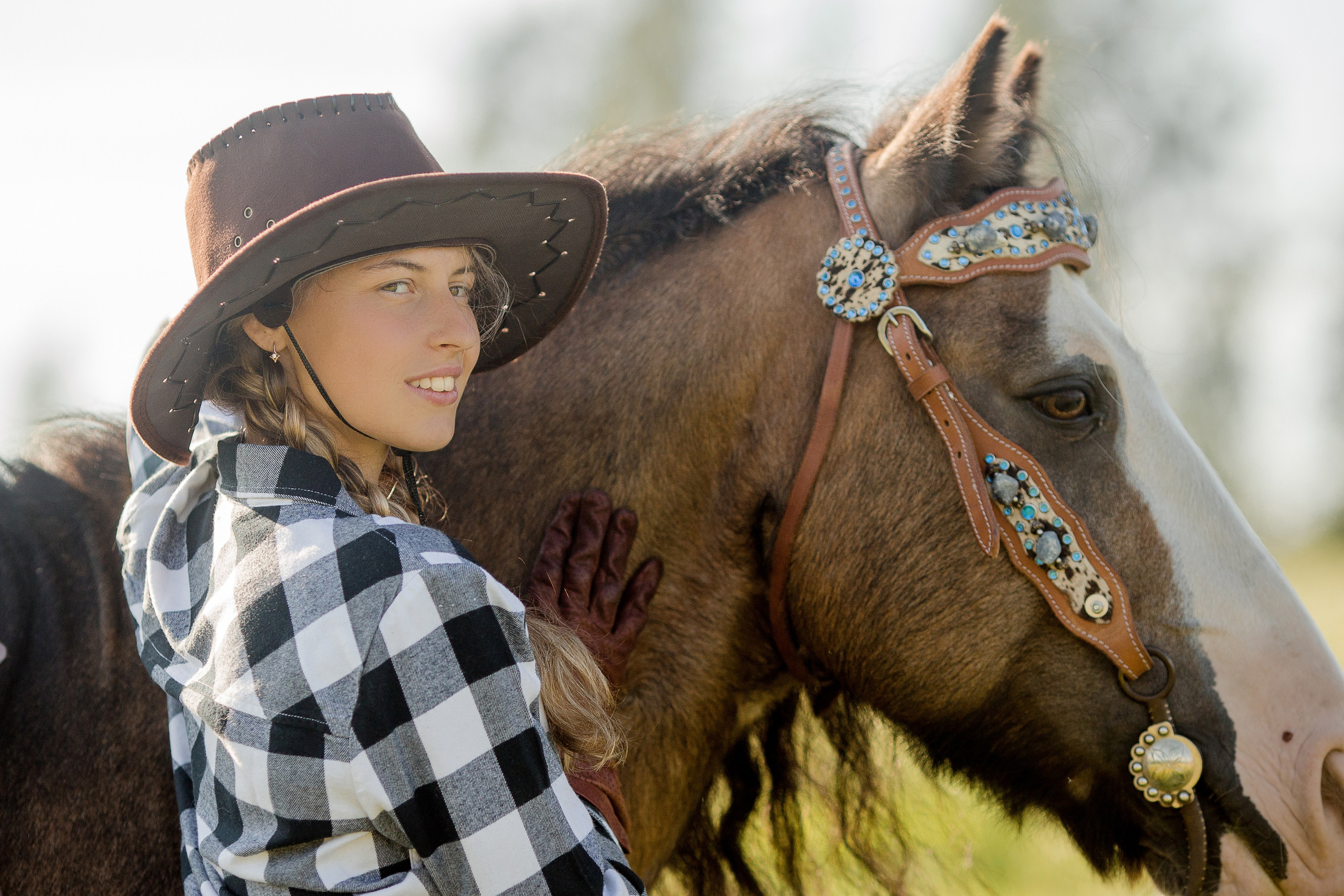 Фотосессия в стиле вестерн с лошадью