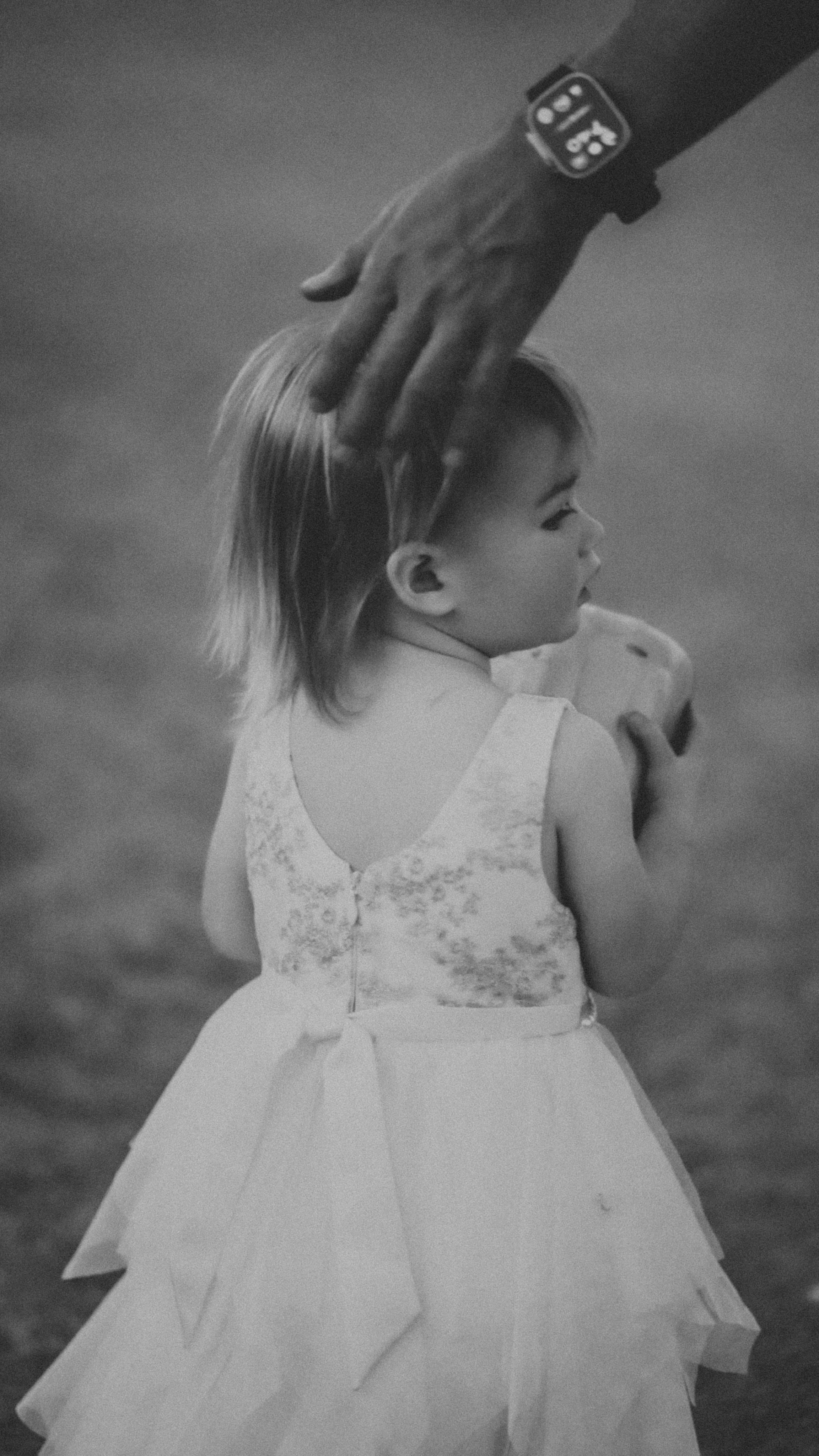 Family snuggles & smiles — cozy family photos