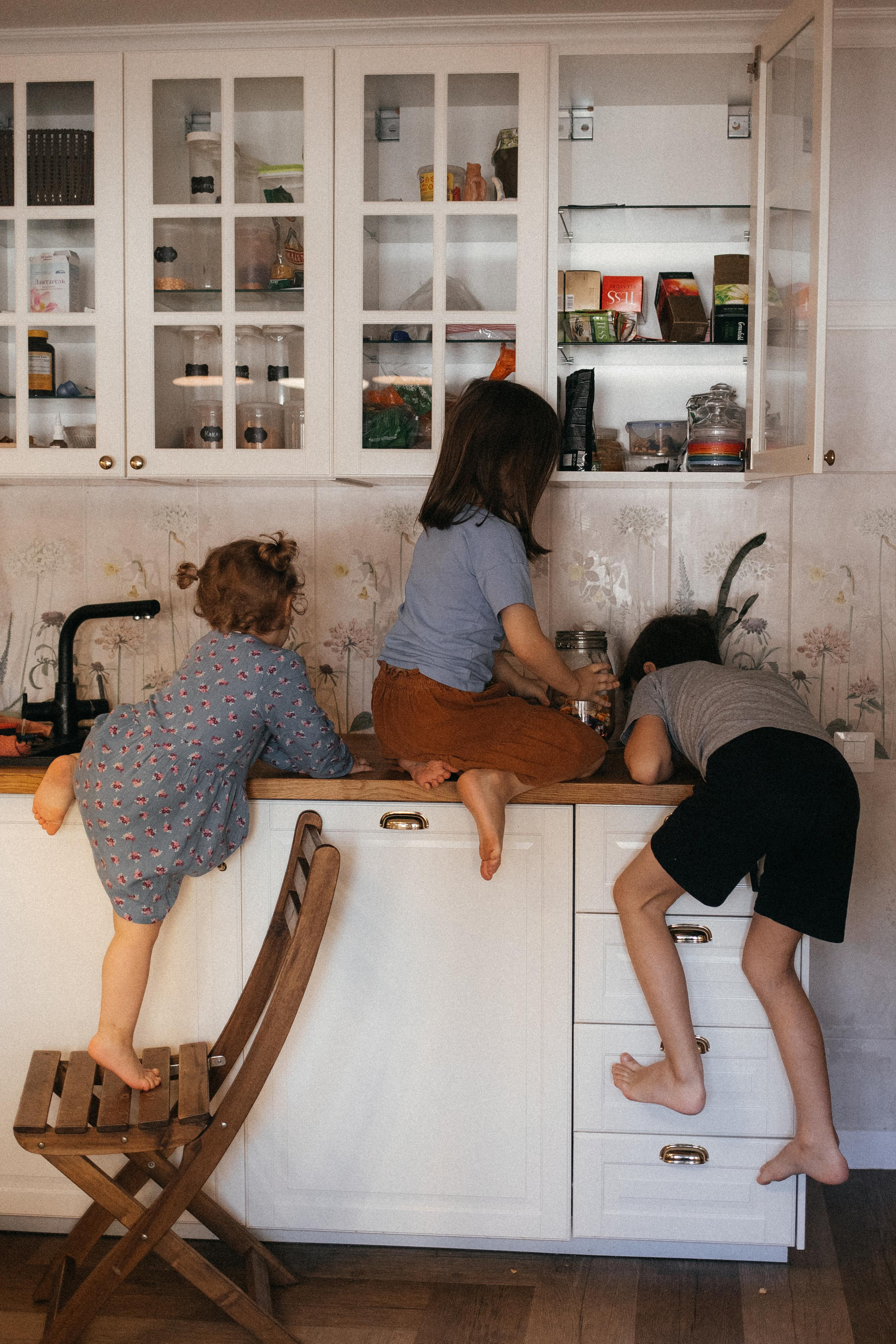 Ира, Саша, Паша, Валя и Вика. Главная