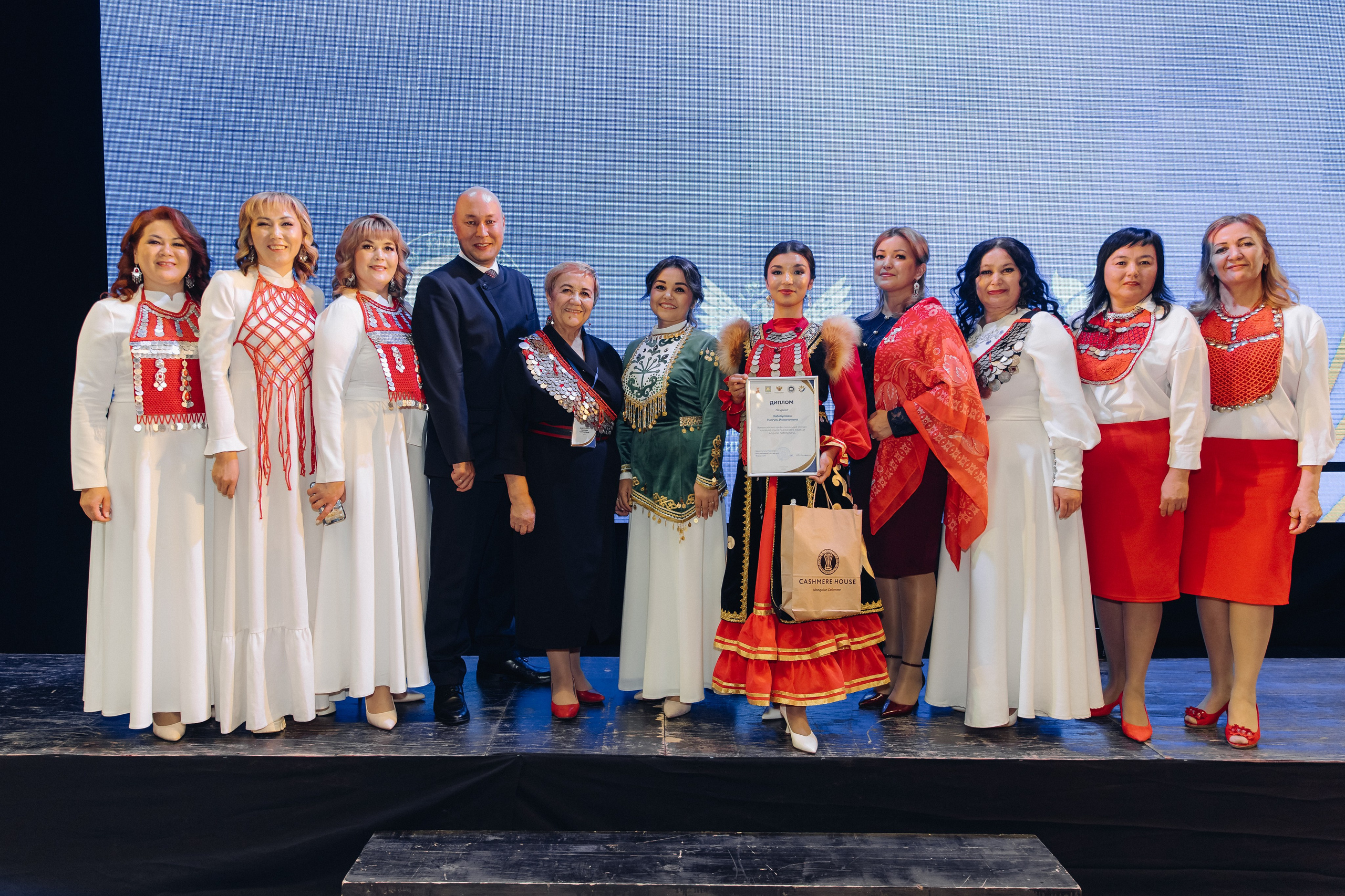 Лучший учитель родного языка и литературы 2025. Свадебный и семейный фотограф в Улан-Удэ