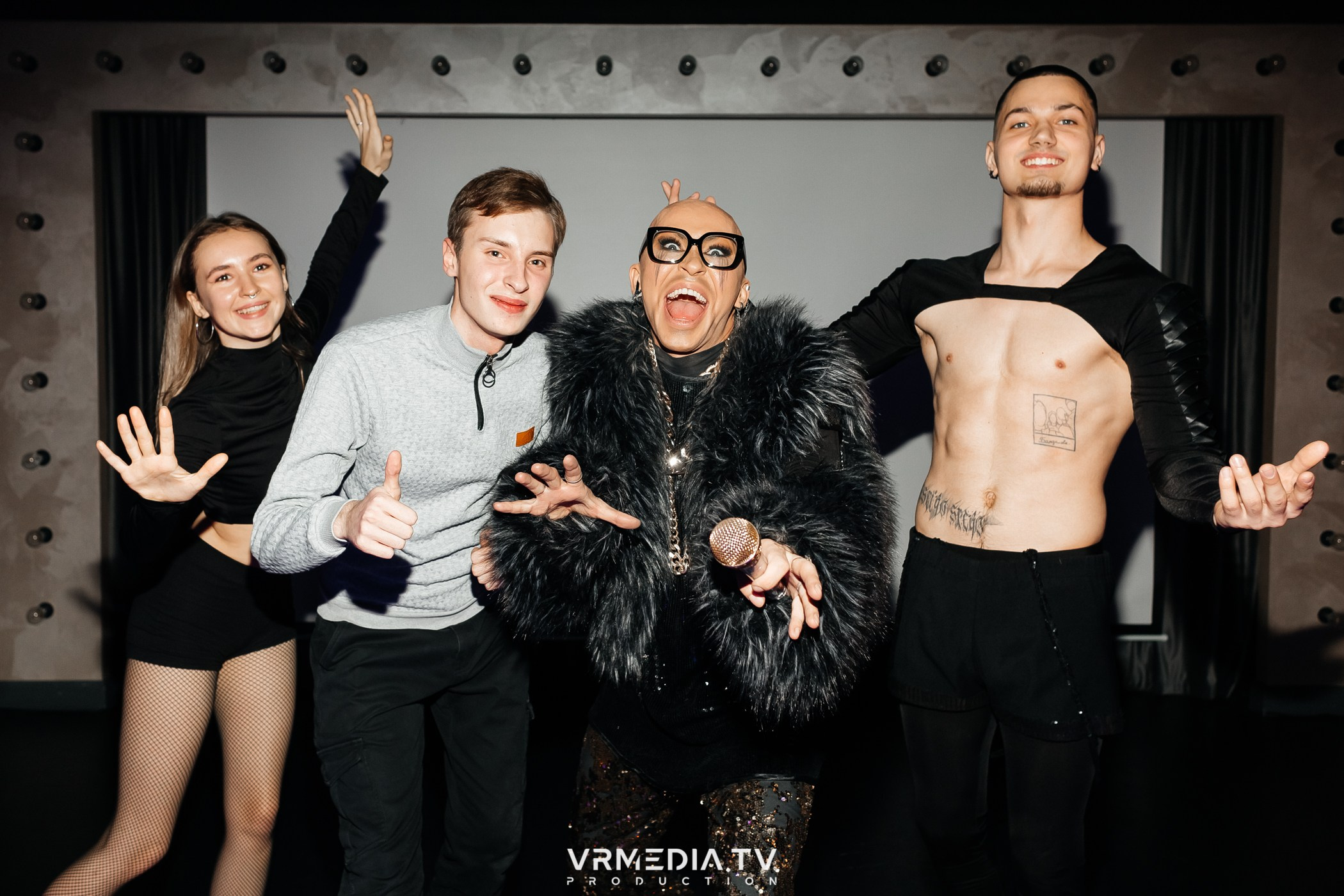 ЗИМА ХОЛОДА в караоке-баре «Volna»