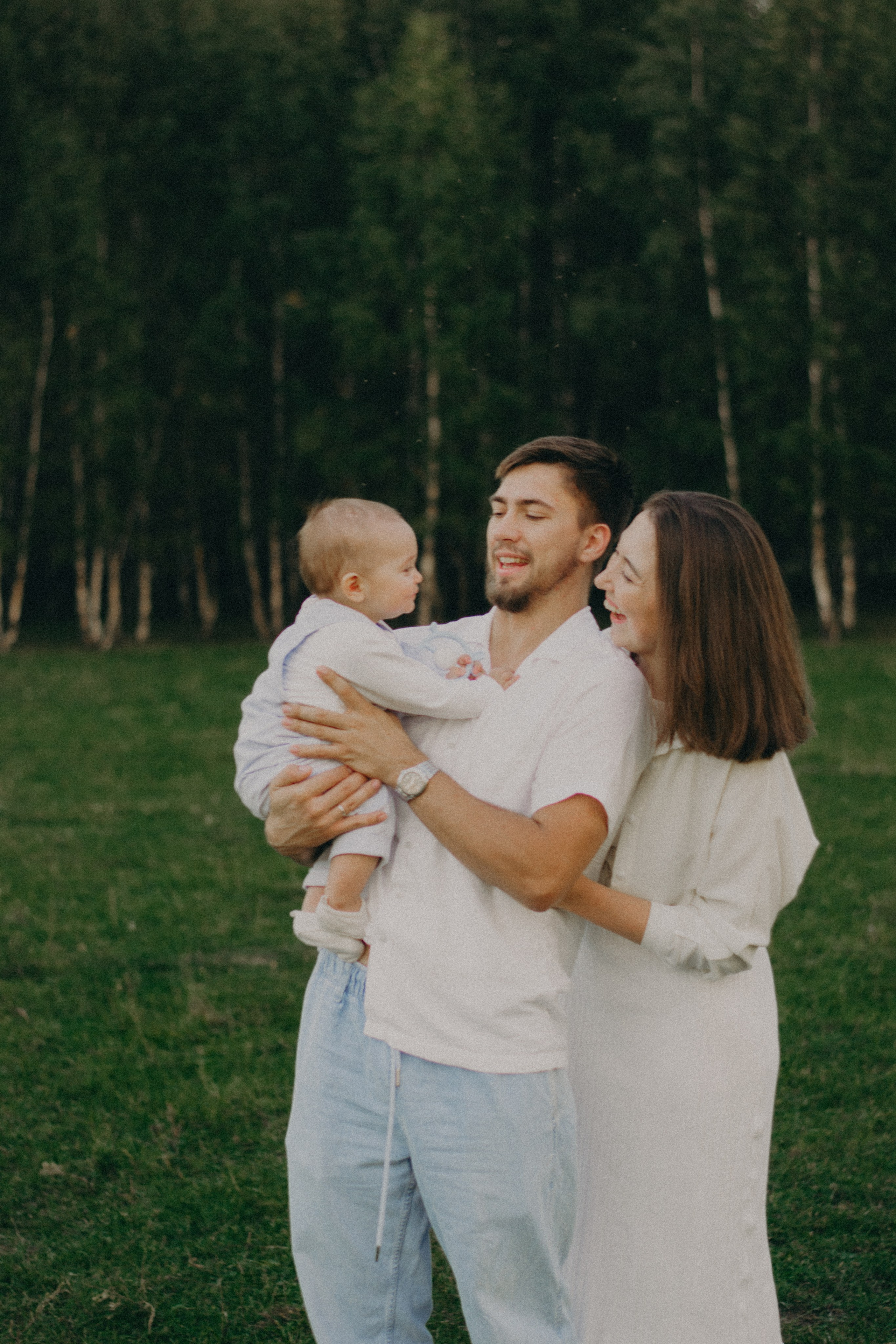 Семья с малышом на природе. Женский и семейный фотограф в Казани Гульназ Гизетдинова