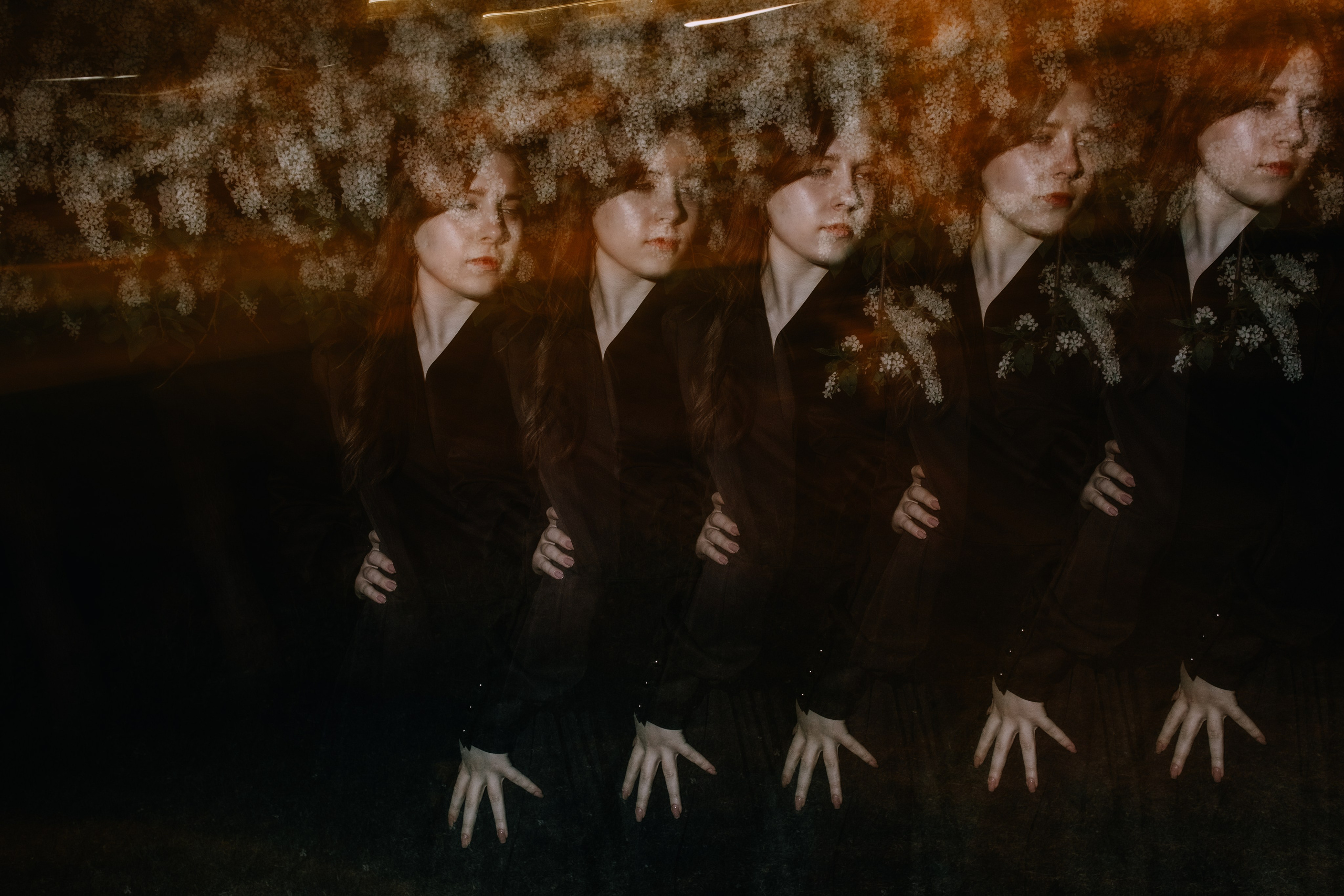 Ангелина. Ночь и цветы. Фотограф Регина Крикунова г. Красноярск