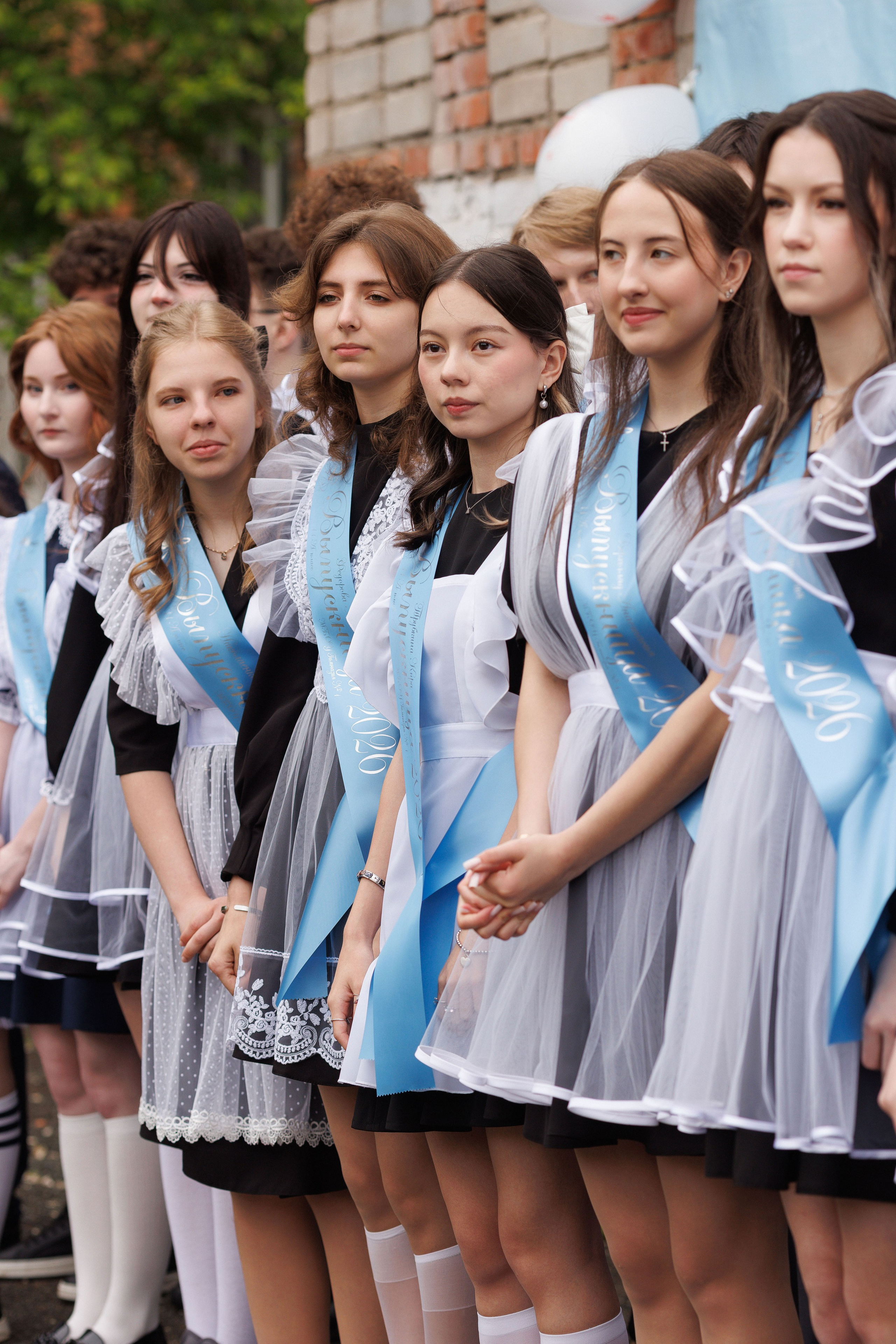 Последний звонок Гимназия Артем. Photoalbum-vl.ru