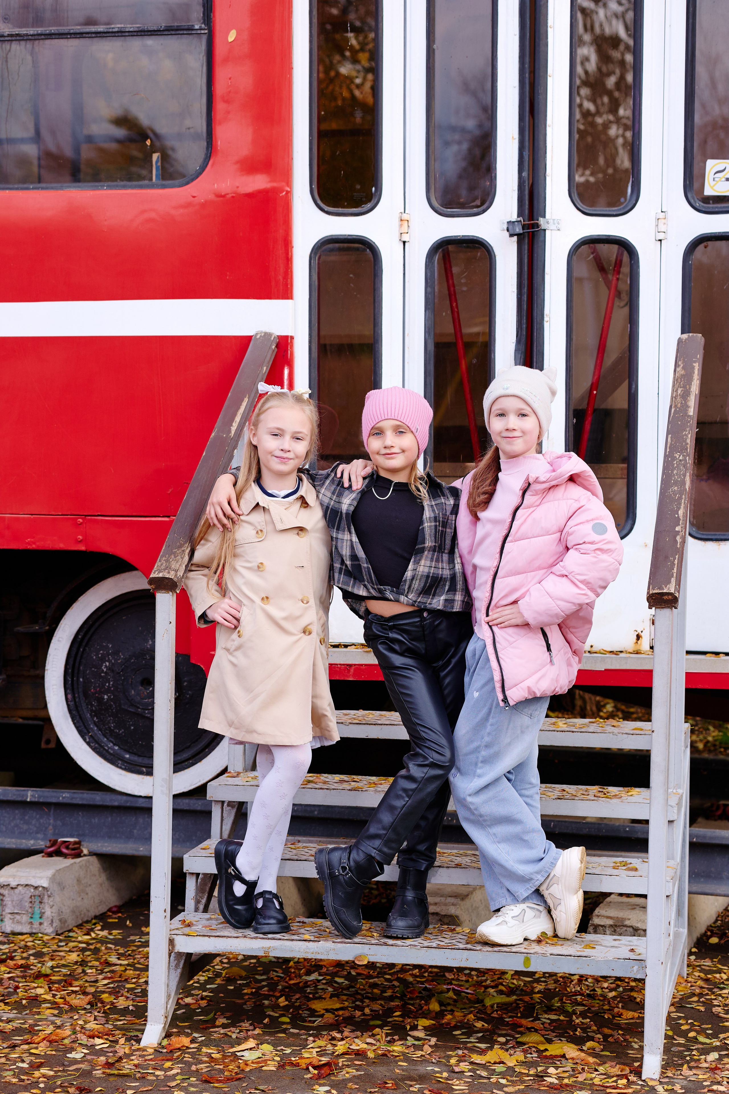 Прогулка в парке классом. Фотограф Выпускные альбомы Таганрог Сергей Коробченко