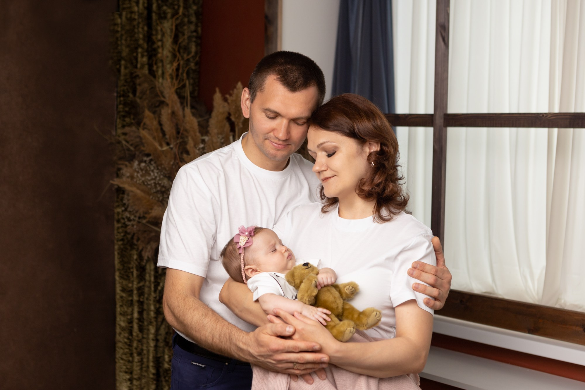 Семейная фотосессия в студии. Фотограф в Оренбурге. Профессиональный фотограф