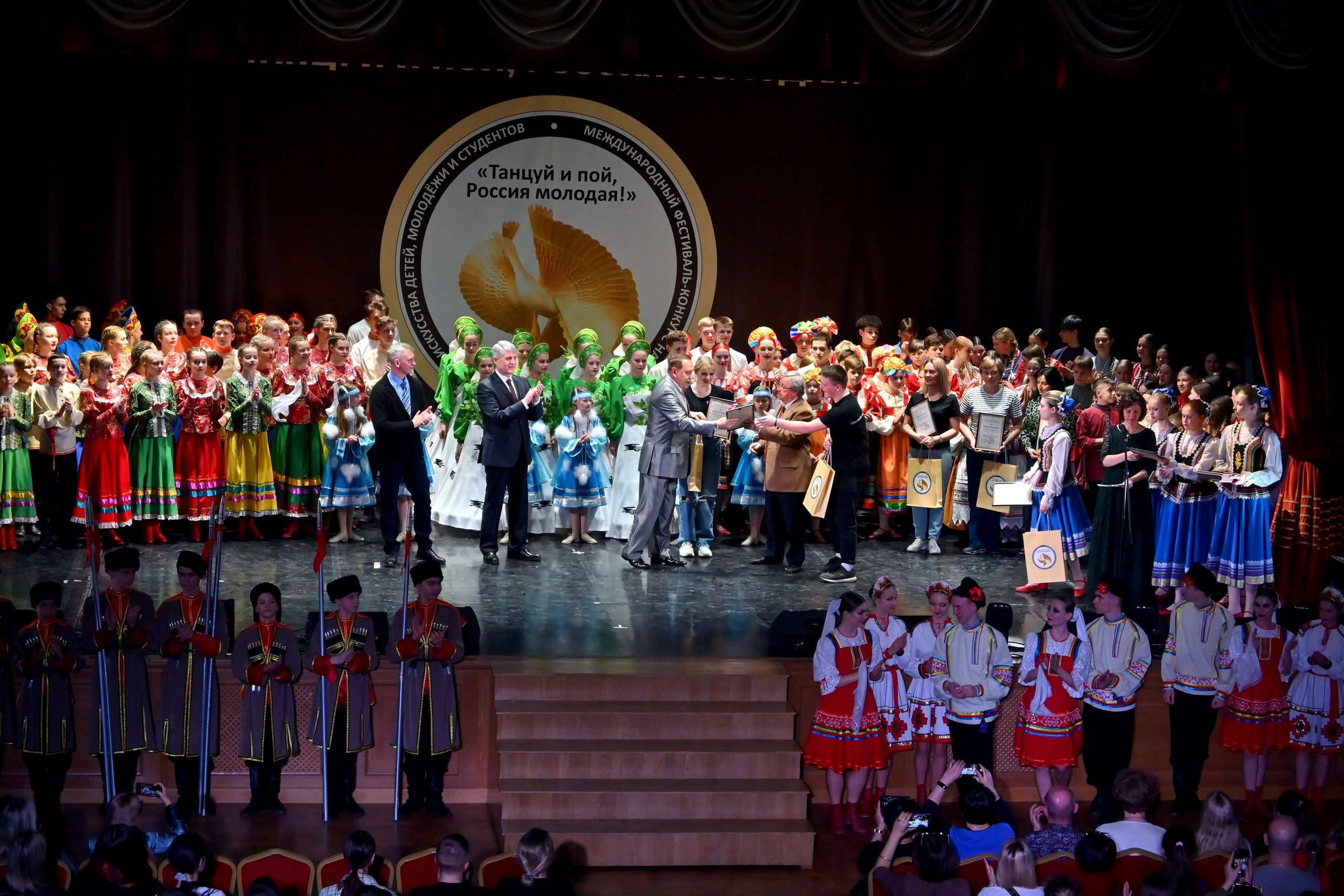 Гала-концерт. Танцуй и пой, Россия Молодая! 22.04.2024. Профессиональный фотограф в Москве Алёна Котова