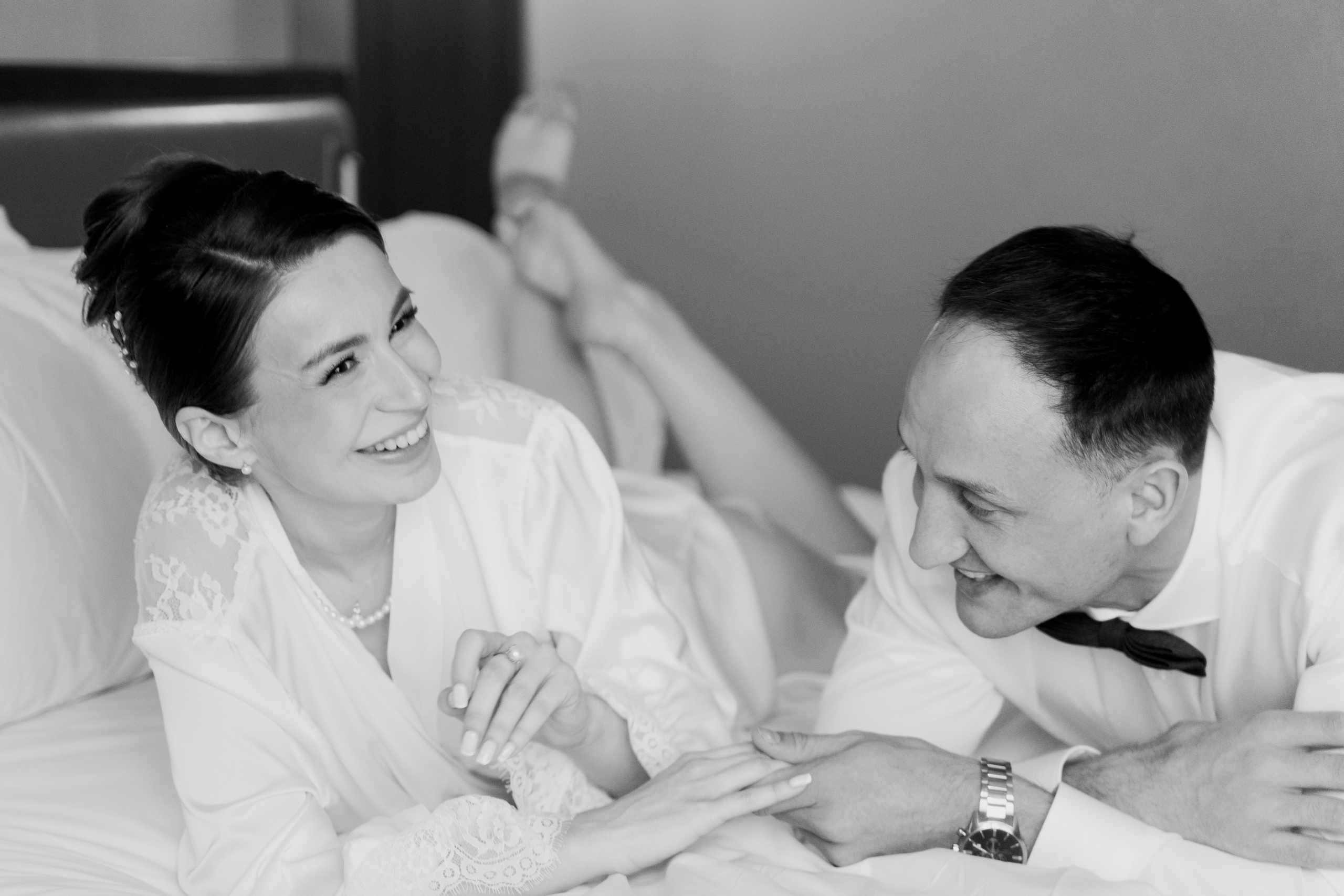 Свадебный фотограф в Москве. Свадебный фотограф Видное, Бутово, Домодедово, Щербинка, Царицыно. Свадебная фотосессия и сборы невесты в отеле Soluxe. Регистрация брака во дворце бракосочетания ВДНХ. Свадьба на ВДНХ. Свадебная фотосессия с ретро автомобилем Чайка. 