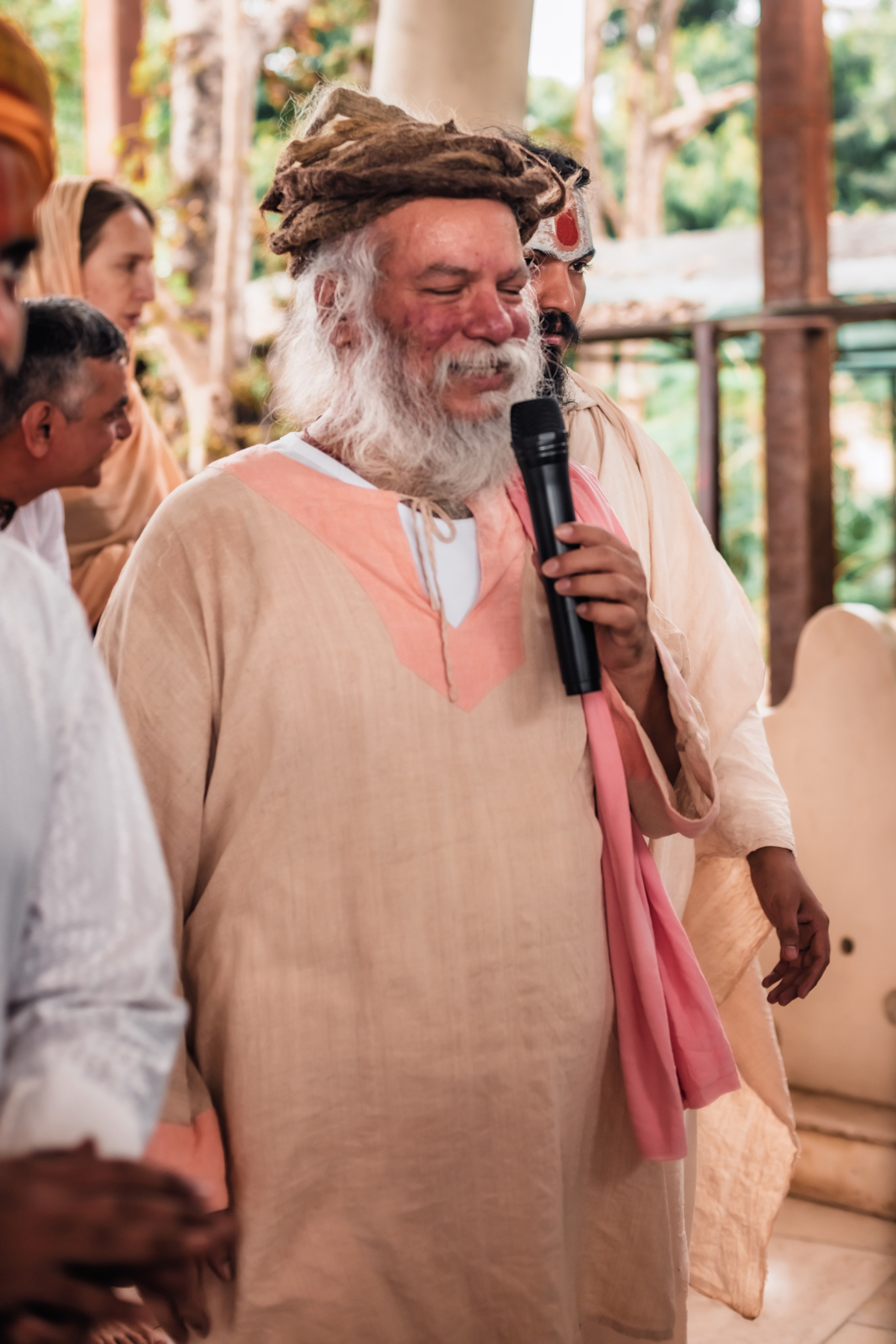 Abhisheka Devraha Baba on Sri Devdas ji maharaj bd. Mariam Bagdasaryan