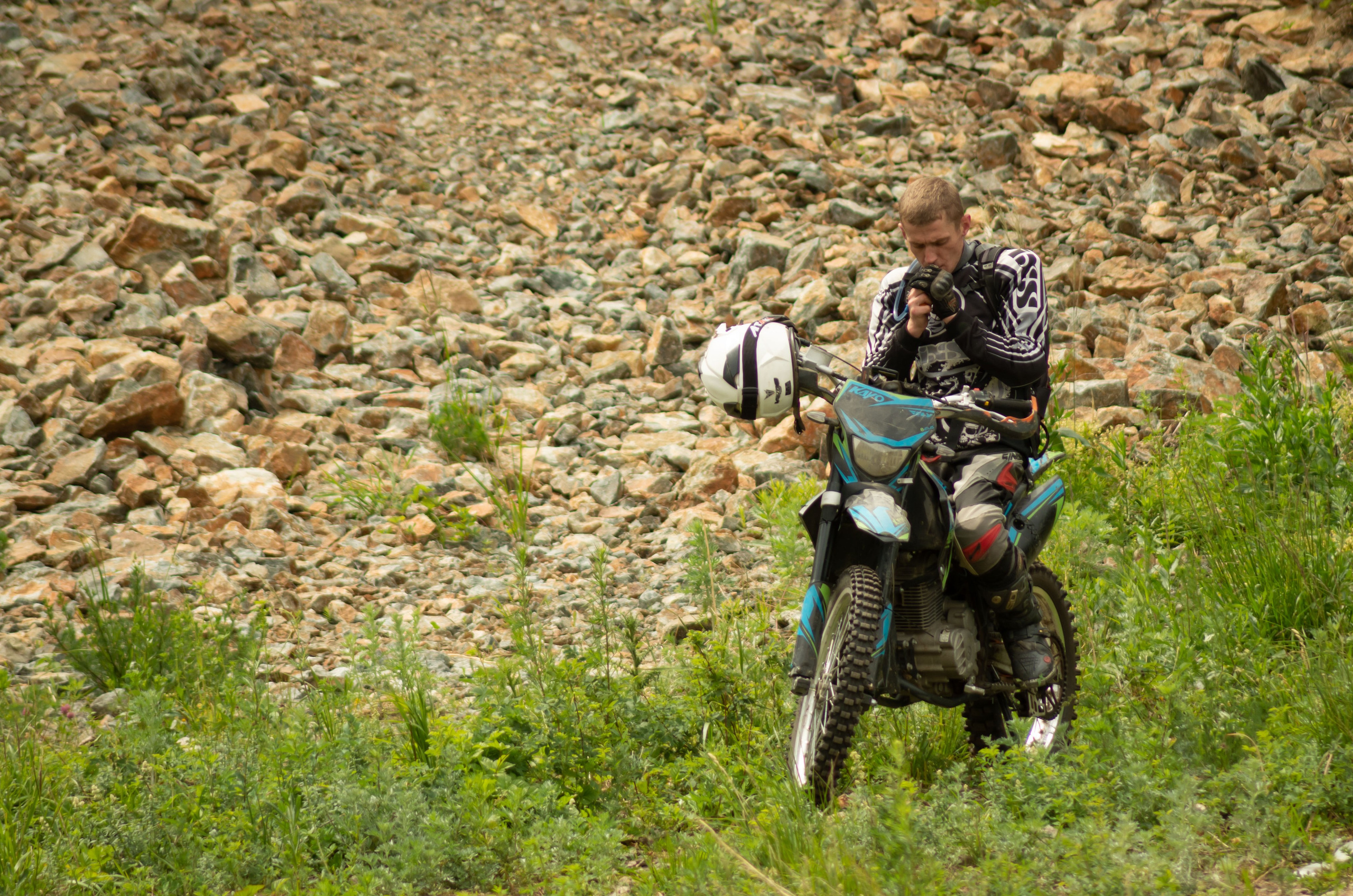 Мужской портрет: мотоцикл. Фотограф Марина Доглядная Челябинск фотосессии с лошадьми, мотоциклами