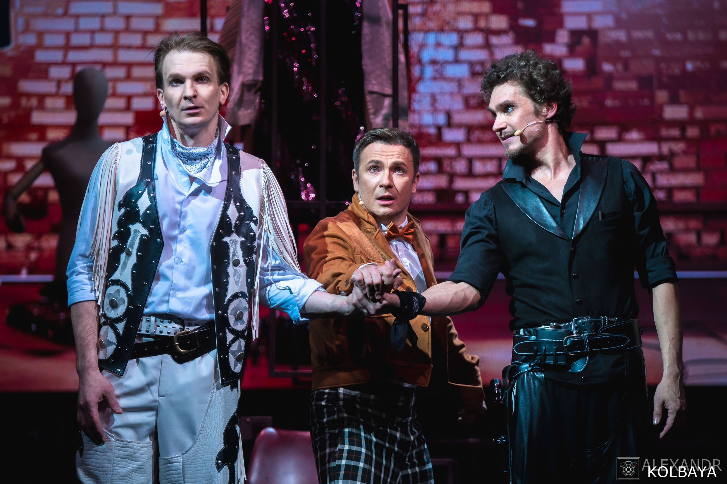Фотографии со спектакля «Привет, я тетя Чарли». Концертный и театральный репортажный фотограф в Москве Александр Колбая