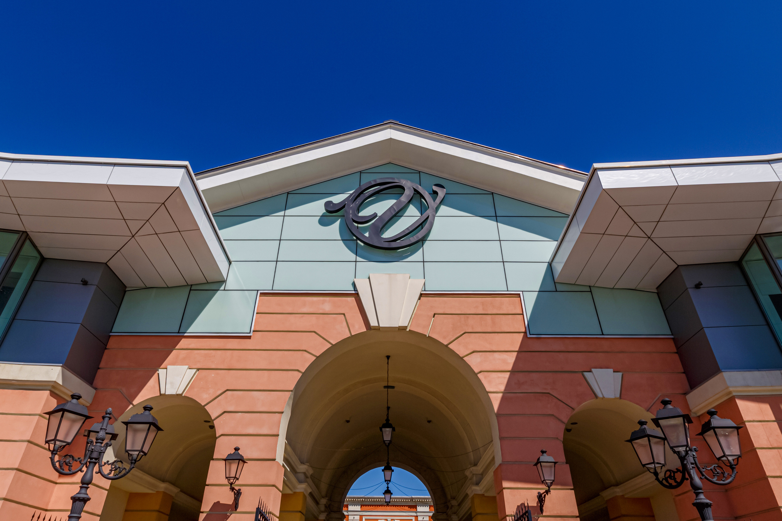 Outlet Village Pulkovo. Архитектурный фотограф Азамат Абикенов