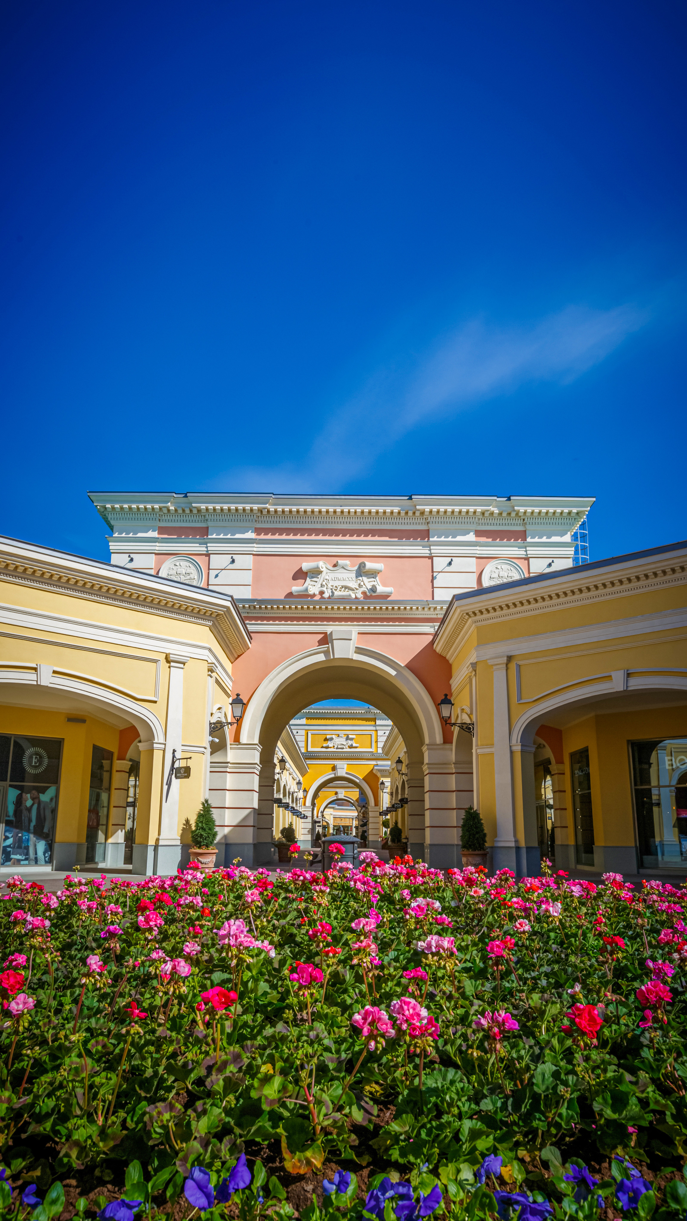 Outlet Village Pulkovo. Архитектурный фотограф Азамат Абикенов