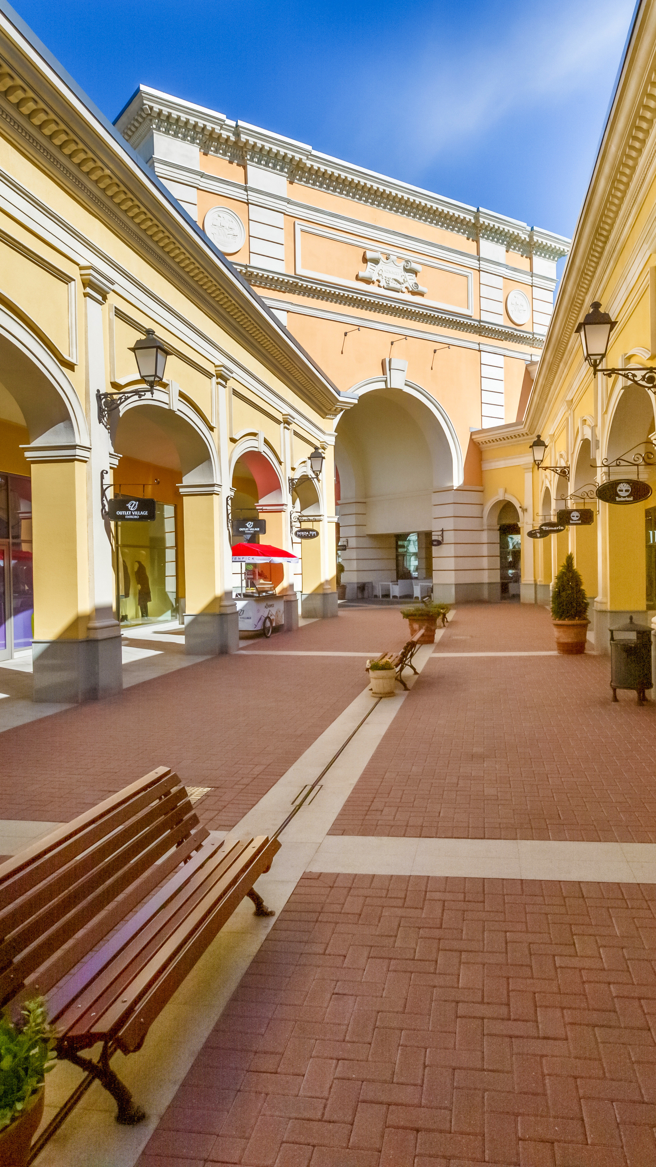 Outlet Village Pulkovo. Архитектурный фотограф Азамат Абикенов