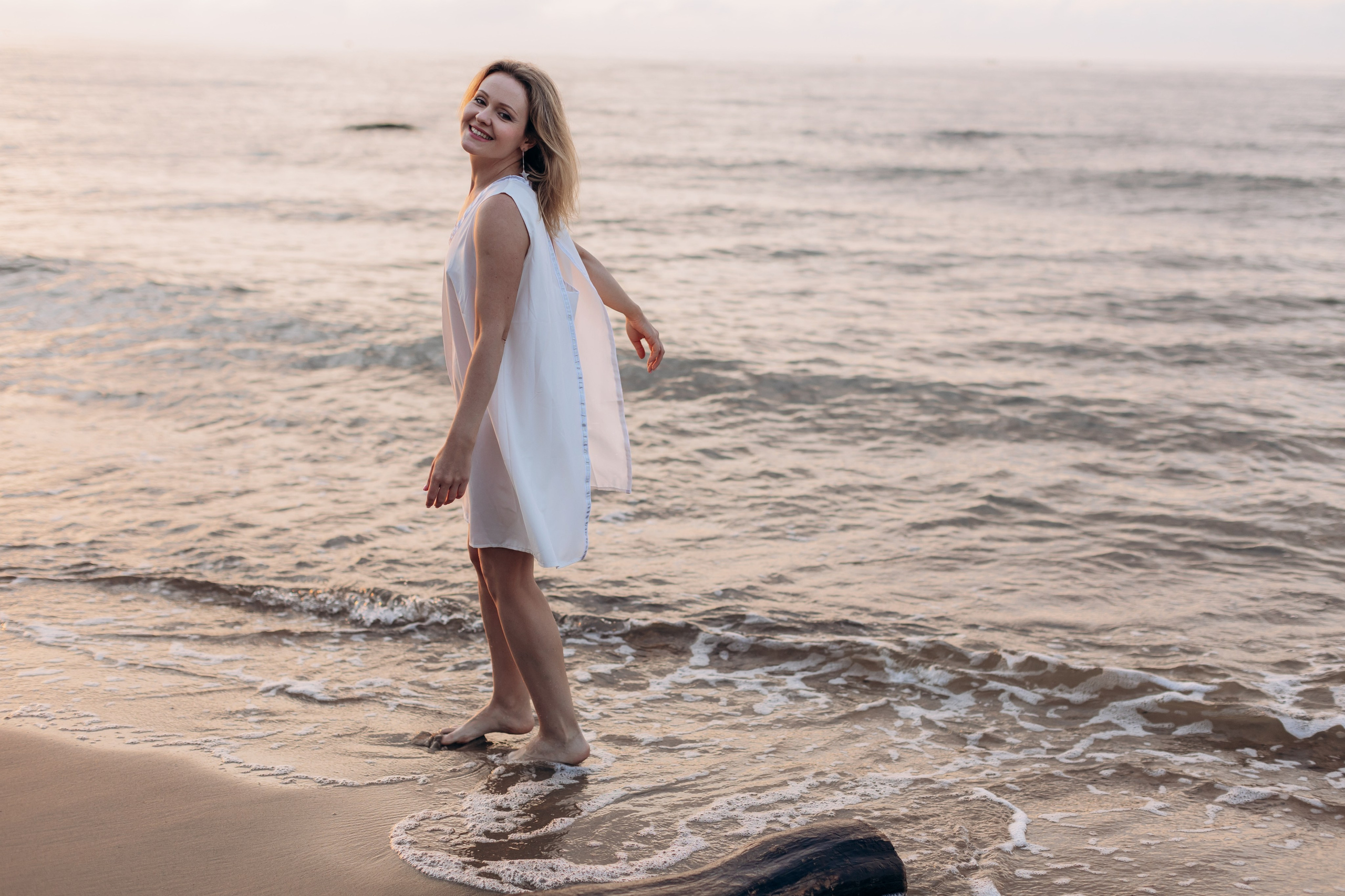 Подруги Отрадное море лето закат. Фотограф в Калининграде свадебная фотография, репортажная, фотосессии