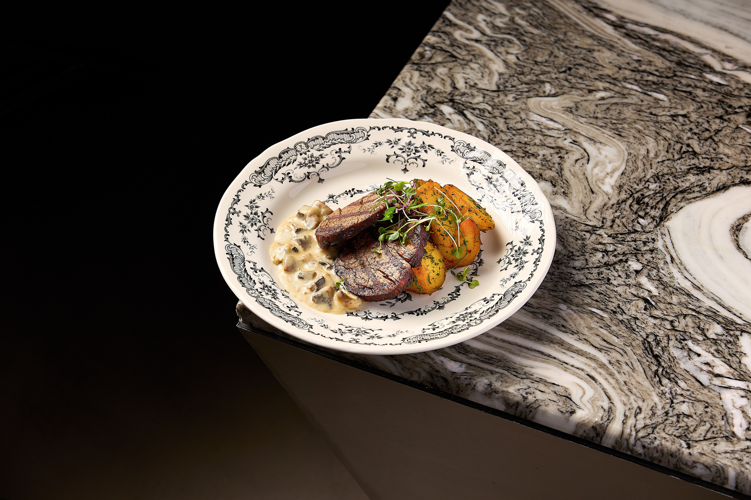 Hookah Place Dishes. Evgeny Yatsenko — Photographer in Dubai