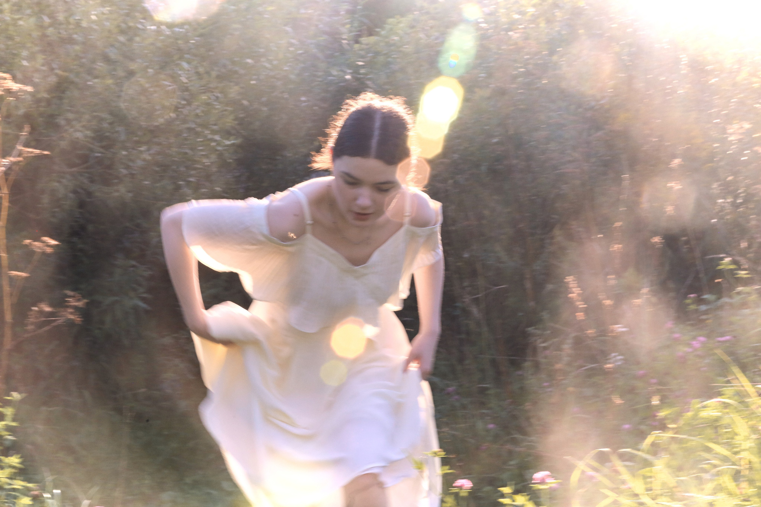 фотосессия девушки в белом платье