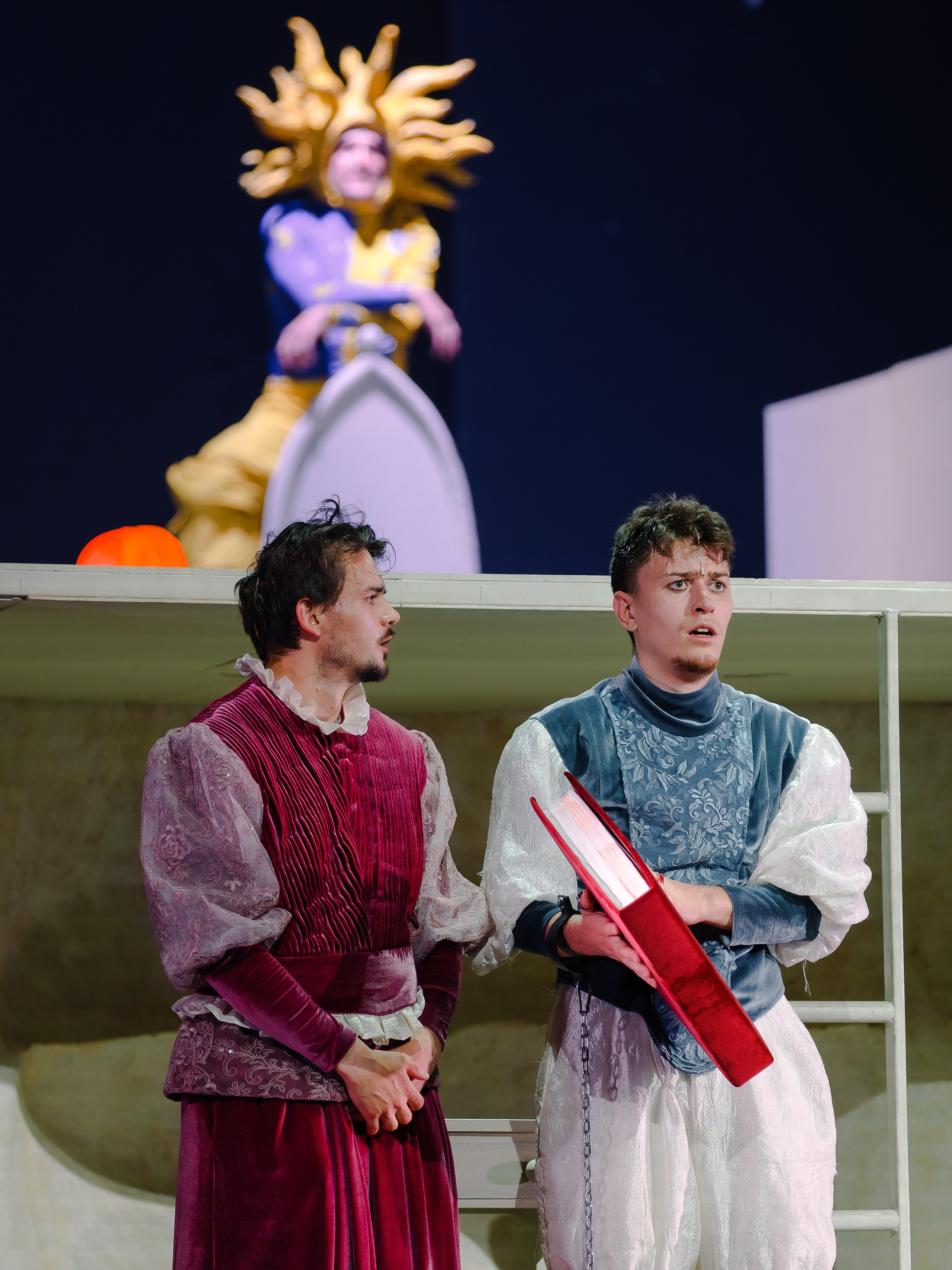 Любовь к трем апельсинам_Чехов Центр. Фотограф. г. Южно-Сахалинск. Олег Толстов