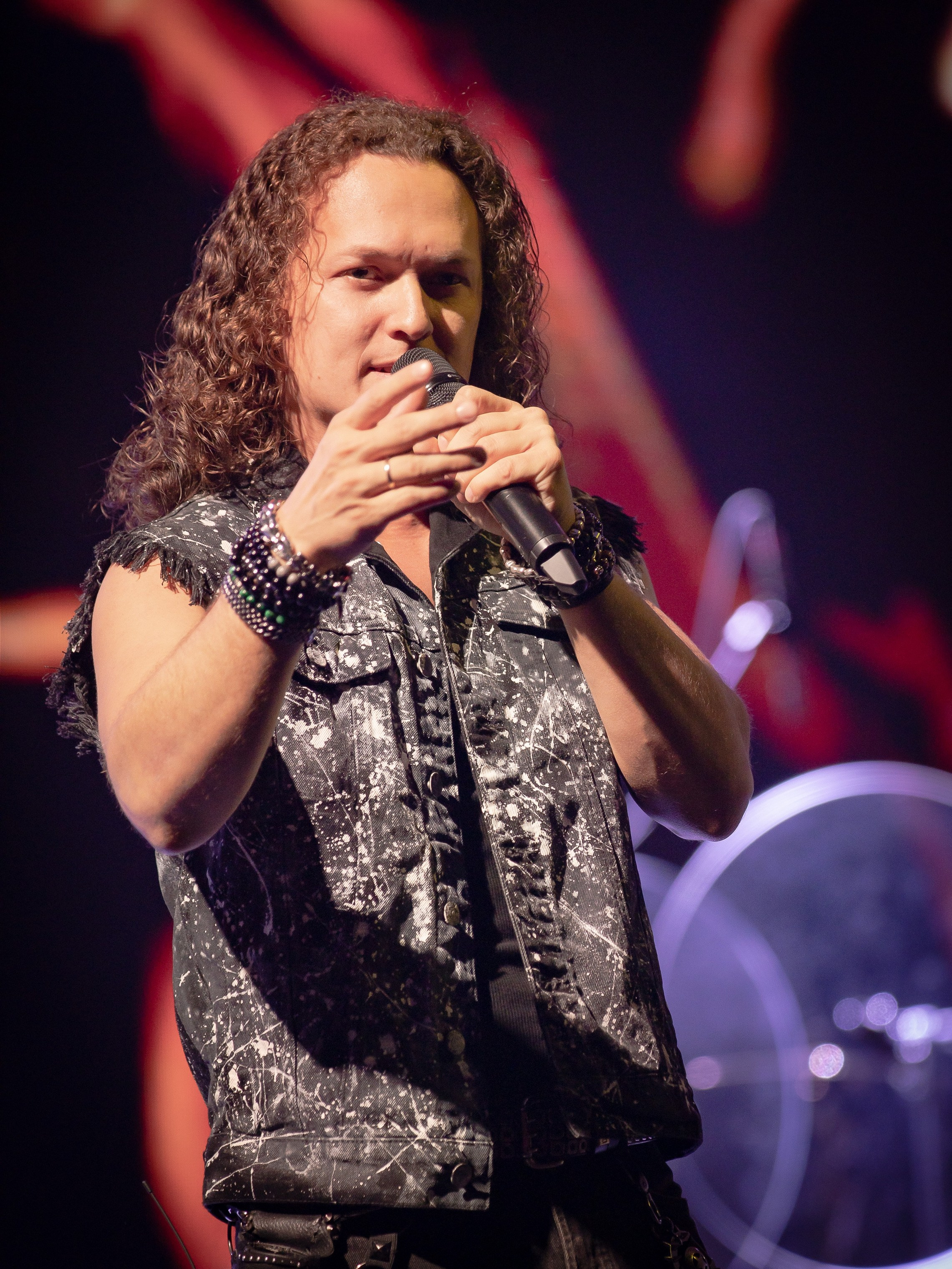 Эпидемия. Крылья Сахалина. Фотограф. г. Южно-Сахалинск. Олег Толстов