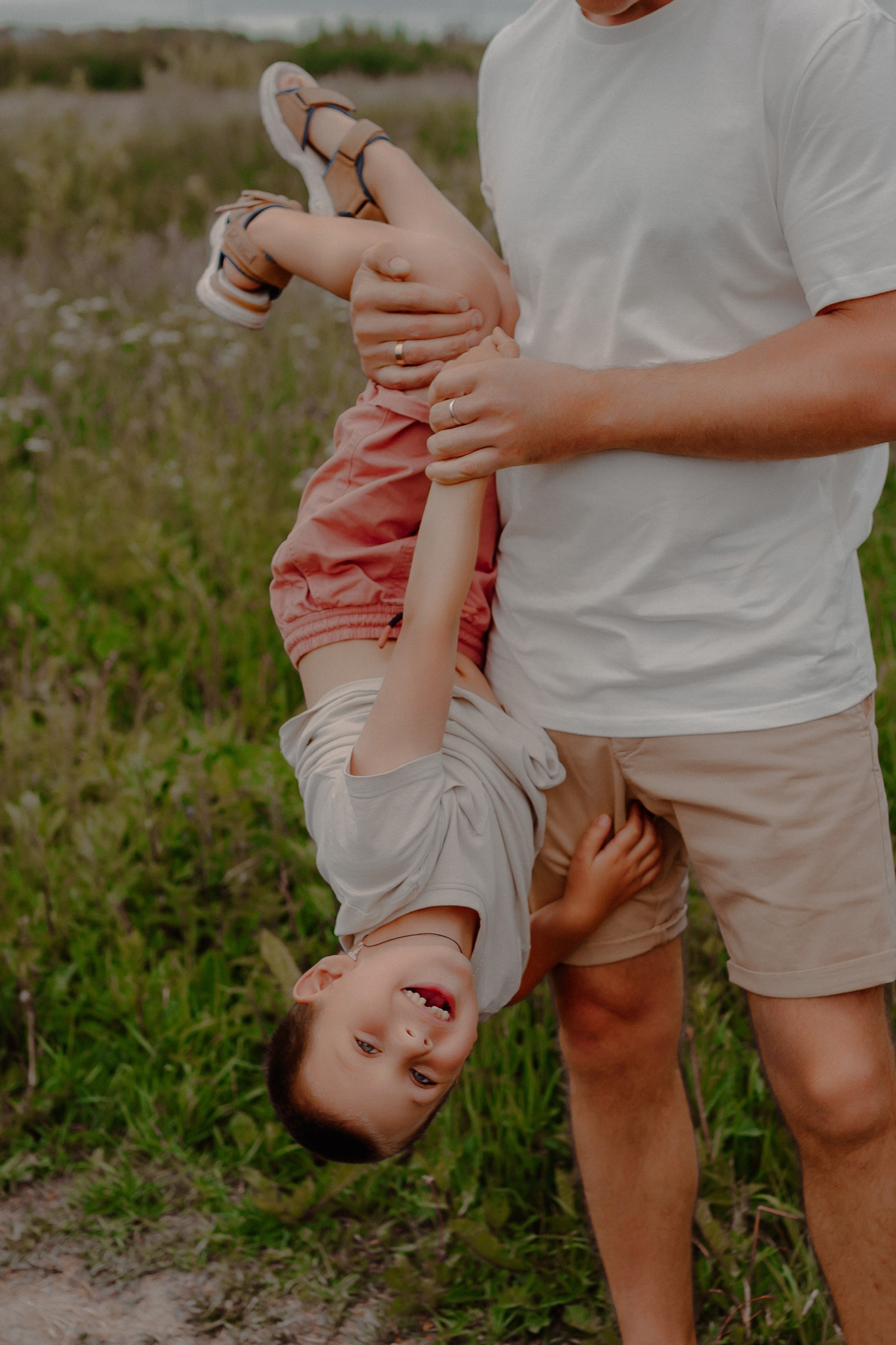 Семейная прогулка в родном Новоселье. Семейный и индивидуальный фотограф в Санкт-Петербурге Маргарита Щипкова