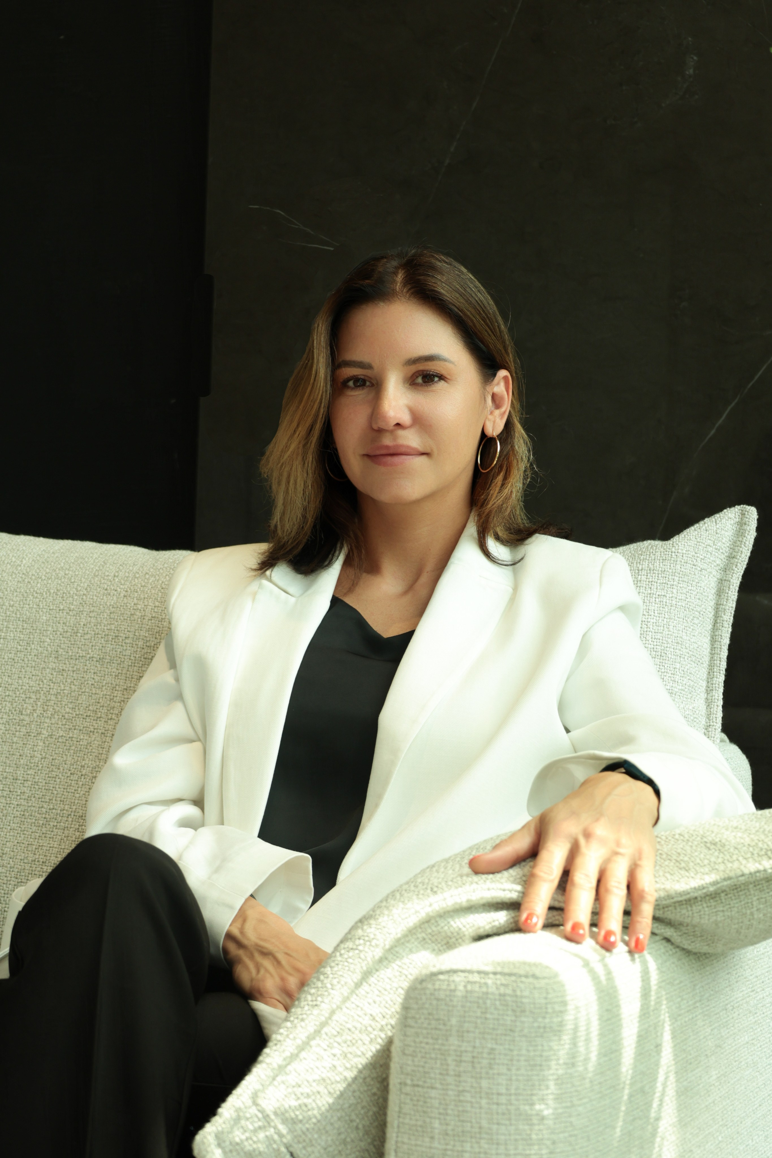 Портретная съёмка на визитку в мебельном салоне Decona. Tatiana Shumskaya