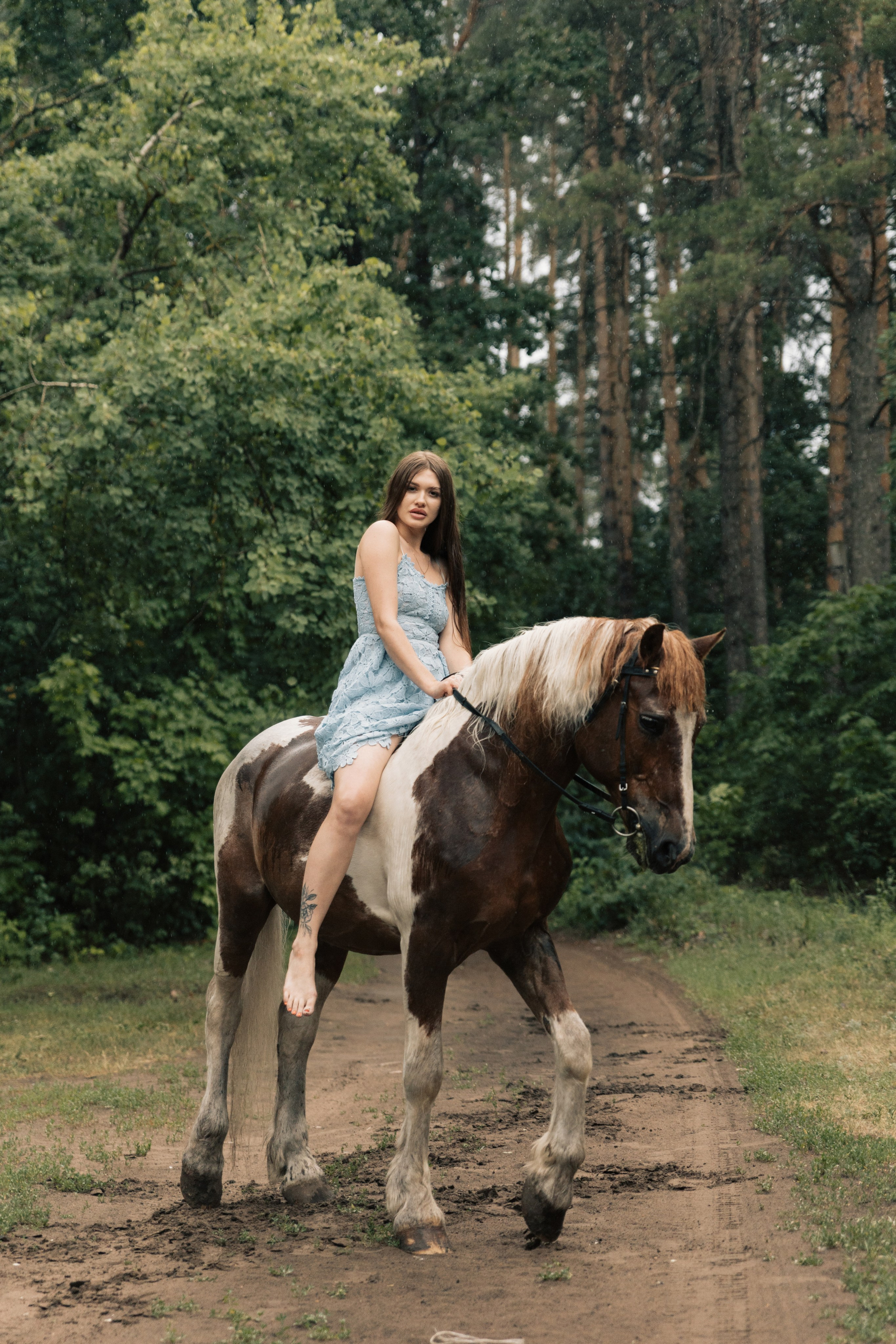 Съемка с лошадью под дождем. Семейный и конный фотограф в Краснодарском крае и Адыгее